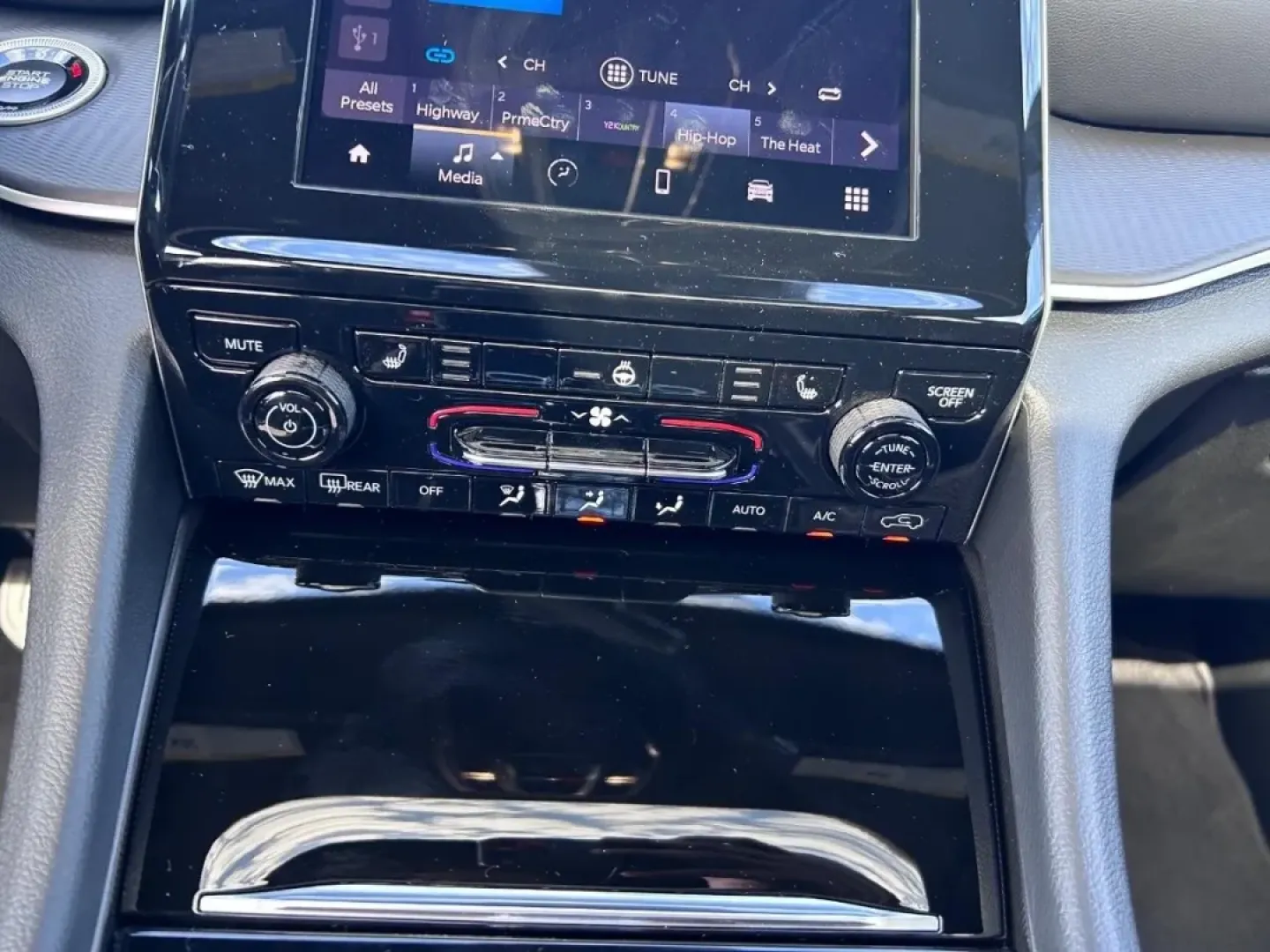 2025 /Global Black Cloth Jeep Grand Cherokee Laredo (1C4RJKAG9S8) with an 3.6L V6 24V VVT UPG I engine, Automatic transmission, located at 970 Woodlawn Dr., Farmington, MO, 63640, (573) 431-7800, 37.825642, -90.468674 - Are you ready to elevate your family outings or weekend adventures? Look no further than the stunning 2025 Jeep Grand Cherokee, now available at Pettus CDJR Farmington. This exceptional SUV is not just a mode of transportation; it embodies a lifestyle of exploration and comfort. Perfect for growing - Photo#18