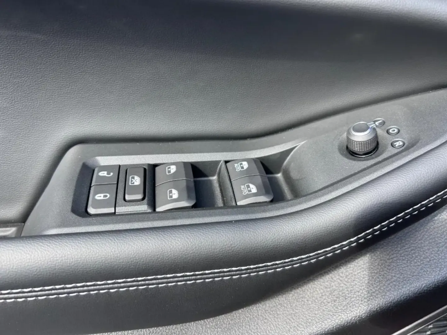 2025 /Global Black Cloth Jeep Grand Cherokee Laredo (1C4RJKAG9S8) with an 3.6L V6 24V VVT UPG I engine, Automatic transmission, located at 970 Woodlawn Dr., Farmington, MO, 63640, (573) 431-7800, 37.825642, -90.468674 - Are you ready to elevate your family outings or weekend adventures? Look no further than the stunning 2025 Jeep Grand Cherokee, now available at Pettus CDJR Farmington. This exceptional SUV is not just a mode of transportation; it embodies a lifestyle of exploration and comfort. Perfect for growing - Photo#21