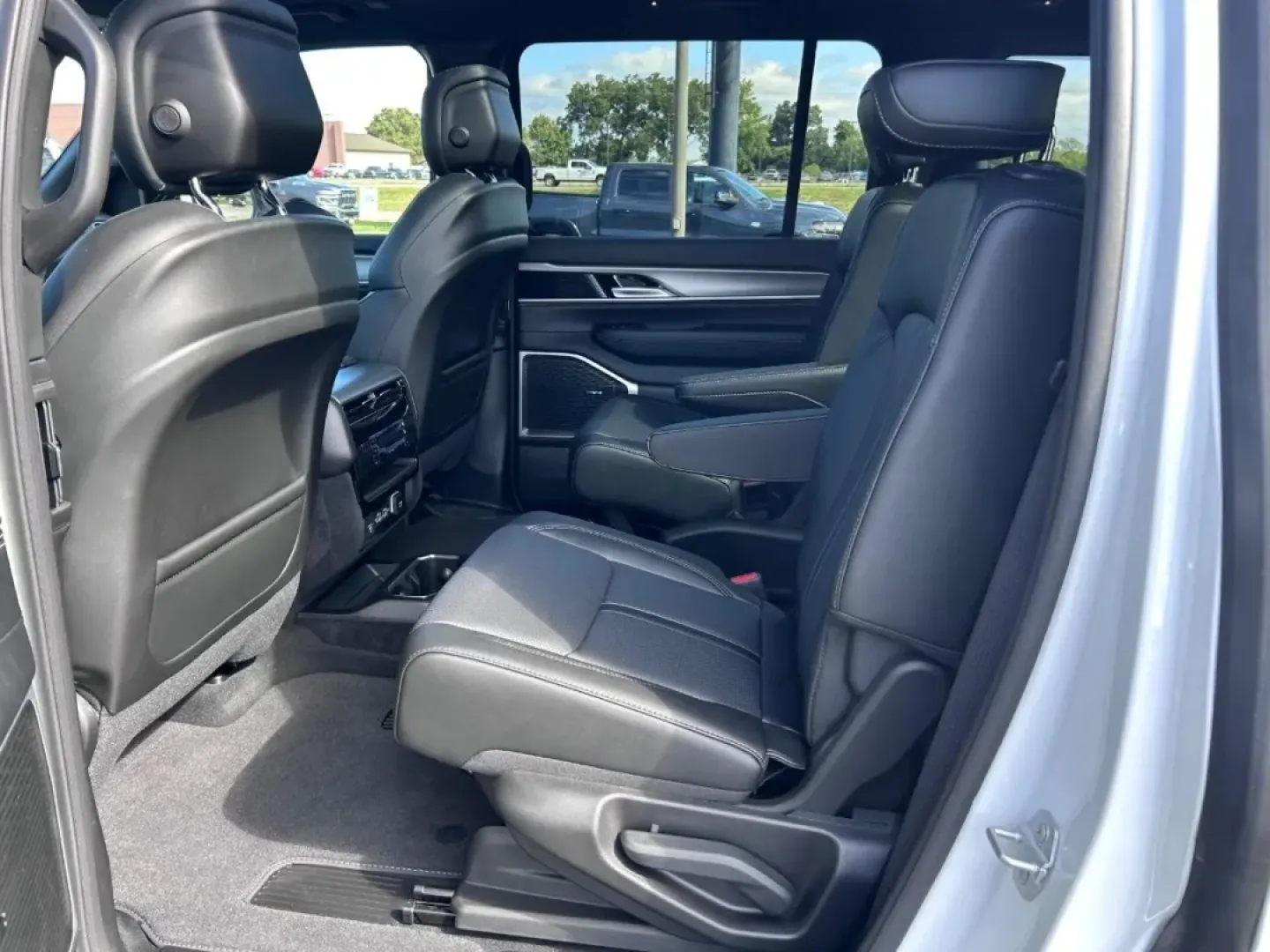 2025 /Global Black Leather Jeep Wagoneer Series II (1C4SJVBP2SS) with an 3.0L I6 Hurricane SO Twin Turbo ESS engine, Automatic transmission, located at 970 Woodlawn Dr., Farmington, MO, 63640, (573) 431-7800, 37.825642, -90.468674 - ### Discover Adventure with the 2025 Jeep Wagoneer at Pettus CDJR Farmington<br /> <br /> Are you ready to elevate your driving experience with a vehicle that perfectly balances utility and style? The 2025 Jeep Wagoneer is the ideal SUV for families, outdoor enthusiasts, and anyone yearning for a lu - Photo#11