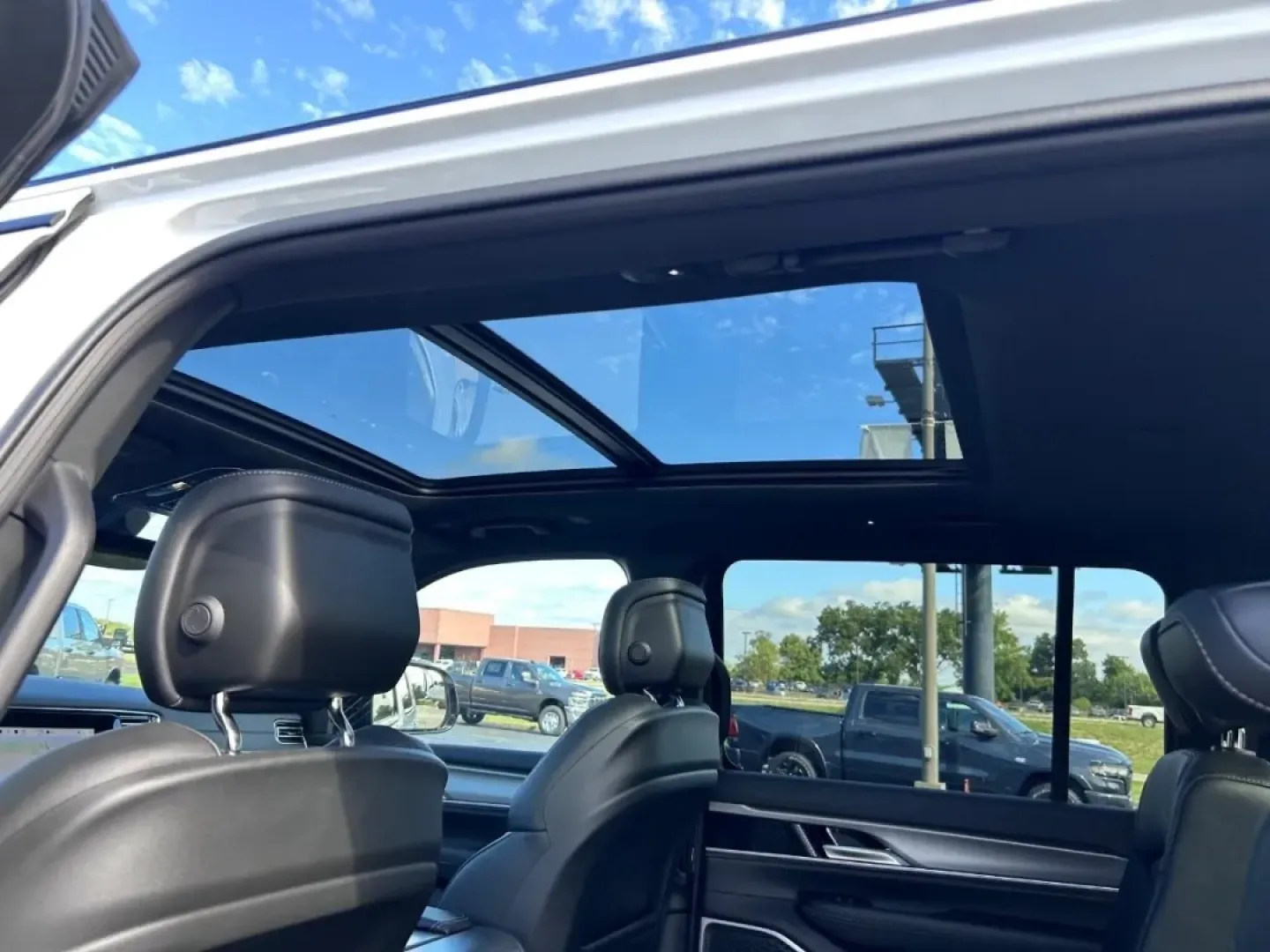 2025 /Global Black Leather Jeep Wagoneer Series II (1C4SJVBP2SS) with an 3.0L I6 Hurricane SO Twin Turbo ESS engine, Automatic transmission, located at 970 Woodlawn Dr., Farmington, MO, 63640, (573) 431-7800, 37.825642, -90.468674 - ### Discover Adventure with the 2025 Jeep Wagoneer at Pettus CDJR Farmington<br /> <br /> Are you ready to elevate your driving experience with a vehicle that perfectly balances utility and style? The 2025 Jeep Wagoneer is the ideal SUV for families, outdoor enthusiasts, and anyone yearning for a lu - Photo#12