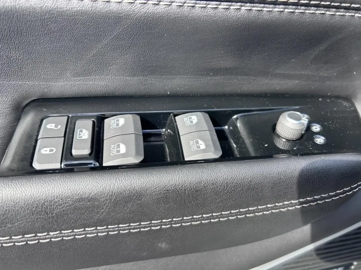 2025 /Global Black Leather Jeep Wagoneer Series II (1C4SJVBP2SS) with an 3.0L I6 Hurricane SO Twin Turbo ESS engine, Automatic transmission, located at 970 Woodlawn Dr., Farmington, MO, 63640, (573) 431-7800, 37.825642, -90.468674 - ### Discover Adventure with the 2025 Jeep Wagoneer at Pettus CDJR Farmington<br /> <br /> Are you ready to elevate your driving experience with a vehicle that perfectly balances utility and style? The 2025 Jeep Wagoneer is the ideal SUV for families, outdoor enthusiasts, and anyone yearning for a lu - Photo#22