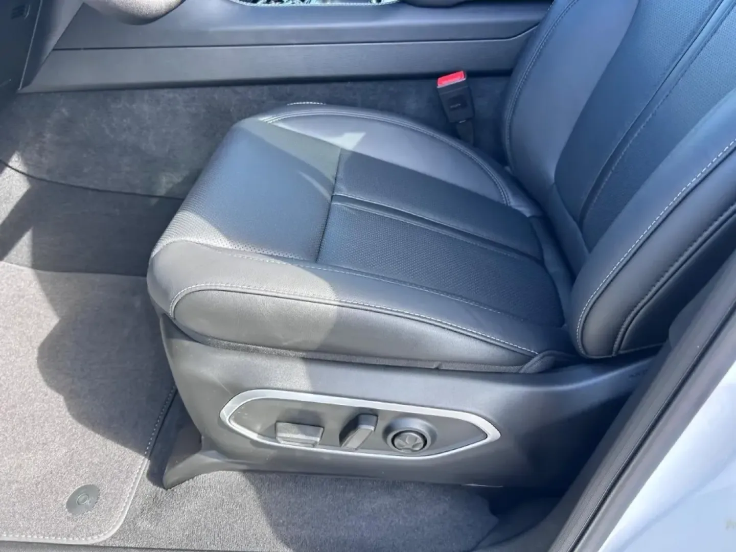 2025 /Global Black Leather Jeep Wagoneer Series II (1C4SJVBP2SS) with an 3.0L I6 Hurricane SO Twin Turbo ESS engine, Automatic transmission, located at 970 Woodlawn Dr., Farmington, MO, 63640, (573) 431-7800, 37.825642, -90.468674 - ### Discover Adventure with the 2025 Jeep Wagoneer at Pettus CDJR Farmington<br /> <br /> Are you ready to elevate your driving experience with a vehicle that perfectly balances utility and style? The 2025 Jeep Wagoneer is the ideal SUV for families, outdoor enthusiasts, and anyone yearning for a lu - Photo#24