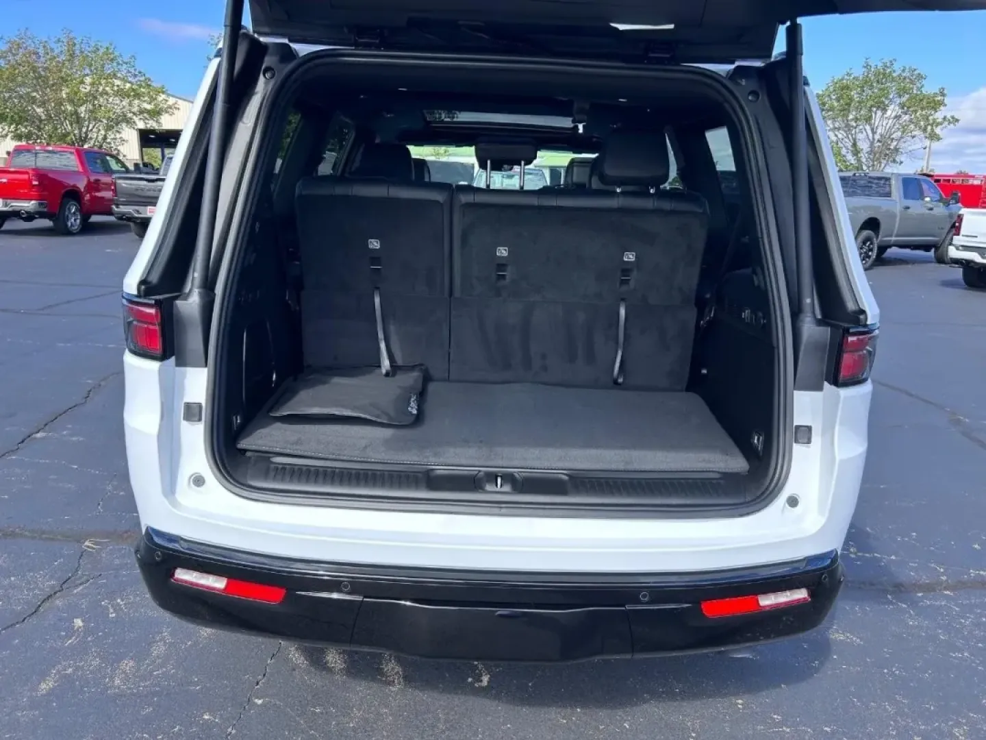 2025 /Global Black Leather Jeep Wagoneer Series II (1C4SJVBP2SS) with an 3.0L I6 Hurricane SO Twin Turbo ESS engine, Automatic transmission, located at 970 Woodlawn Dr., Farmington, MO, 63640, (573) 431-7800, 37.825642, -90.468674 - ### Discover Adventure with the 2025 Jeep Wagoneer at Pettus CDJR Farmington<br /> <br /> Are you ready to elevate your driving experience with a vehicle that perfectly balances utility and style? The 2025 Jeep Wagoneer is the ideal SUV for families, outdoor enthusiasts, and anyone yearning for a lu - Photo#4