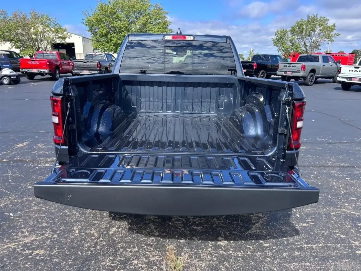 2026 /Diesel Gray/Black Cloth Ram 1500 Big Horn/Lone Star (1C6SRFFT5TN) with an 5.7L engine, located at 970 Woodlawn Dr., Farmington, MO, 63640, (573) 431-7800, 37.825642, -90.468674 - Are you ready to elevate your adventures with a truck that combines power, style, and cutting-edge technology? Look no further than the 2026 Ram 1500 Big Horn, now available at Pettus CDJR Farmington, your trusted source for quality used vehicles in Farmington, MO. Whether you're hauling equipment f - Photo#4