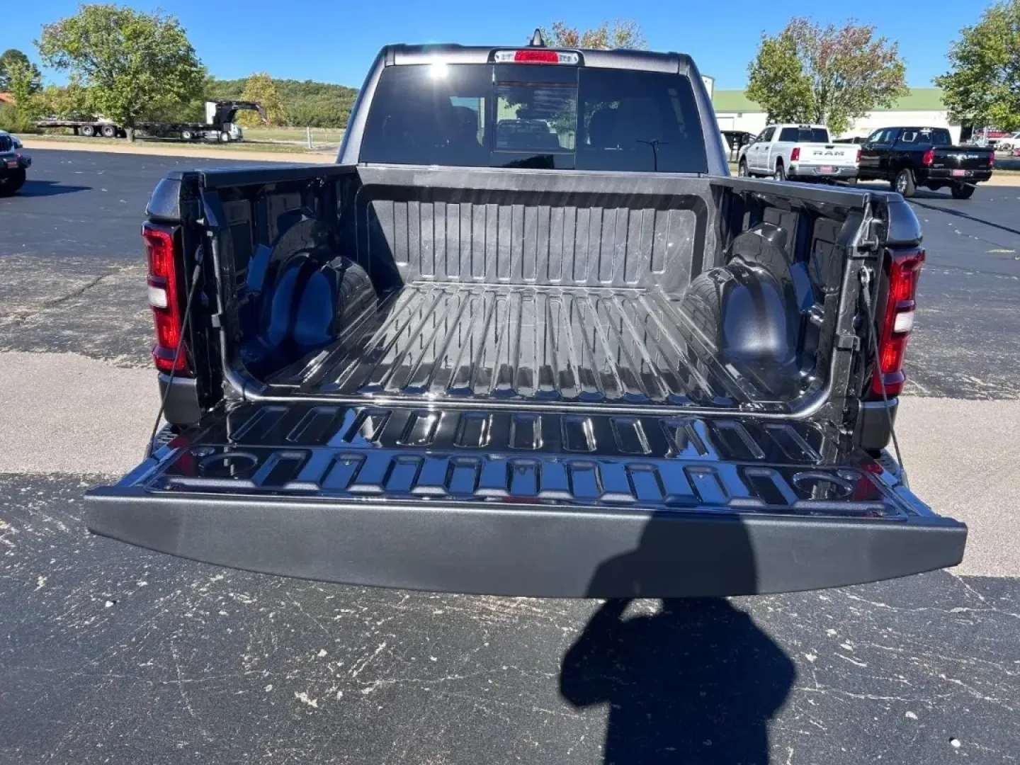 2026 /Black Cloth Ram 1500 Big Horn/Lone Star (1C6SRFFT7TN) with an 5.7L engine, located at 970 Woodlawn Dr., Farmington, MO, 63640, (573) 431-7800, 37.825642, -90.468674 - **Unleash Your Adventures with the 2026 Ram 1500 Big Horn at Pettus CDJR Farmington!**<br /> <br /> Are you in the market for a vehicle that combines rugged capability with modern comfort? Look no further than the stunning 2026 Ram 1500 Big Horn available now at Pettus CDJR Farmington. Whether you'r - Photo#4