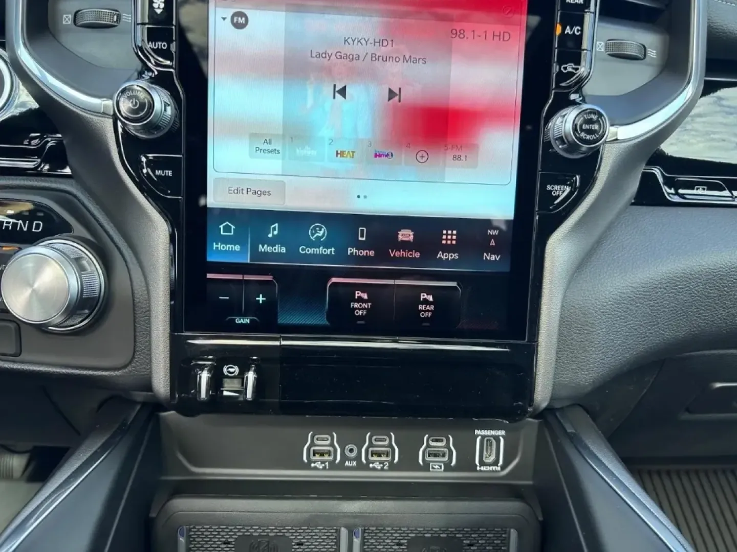 2026 /Black Leather Ram 1500 Laramie (1C6SRFJP5TN) with an 3.0L I6 Hurricane SO Twin Turbo ESS engine, Automatic transmission, located at 970 Woodlawn Dr., Farmington, MO, 63640, (573) 431-7800, 37.825642, -90.468674 - Elevate your lifestyle with the perfect blend of power, comfort, and versatility offered by the stunning 2026 Ram 1500 Laramie, now available at Pettus CDJR Farmington. Located at 970 Woodlawn Drive in the heart of Farmington, MO, our OEM dealership specializes in quality used vehicles, making us th - Photo#15