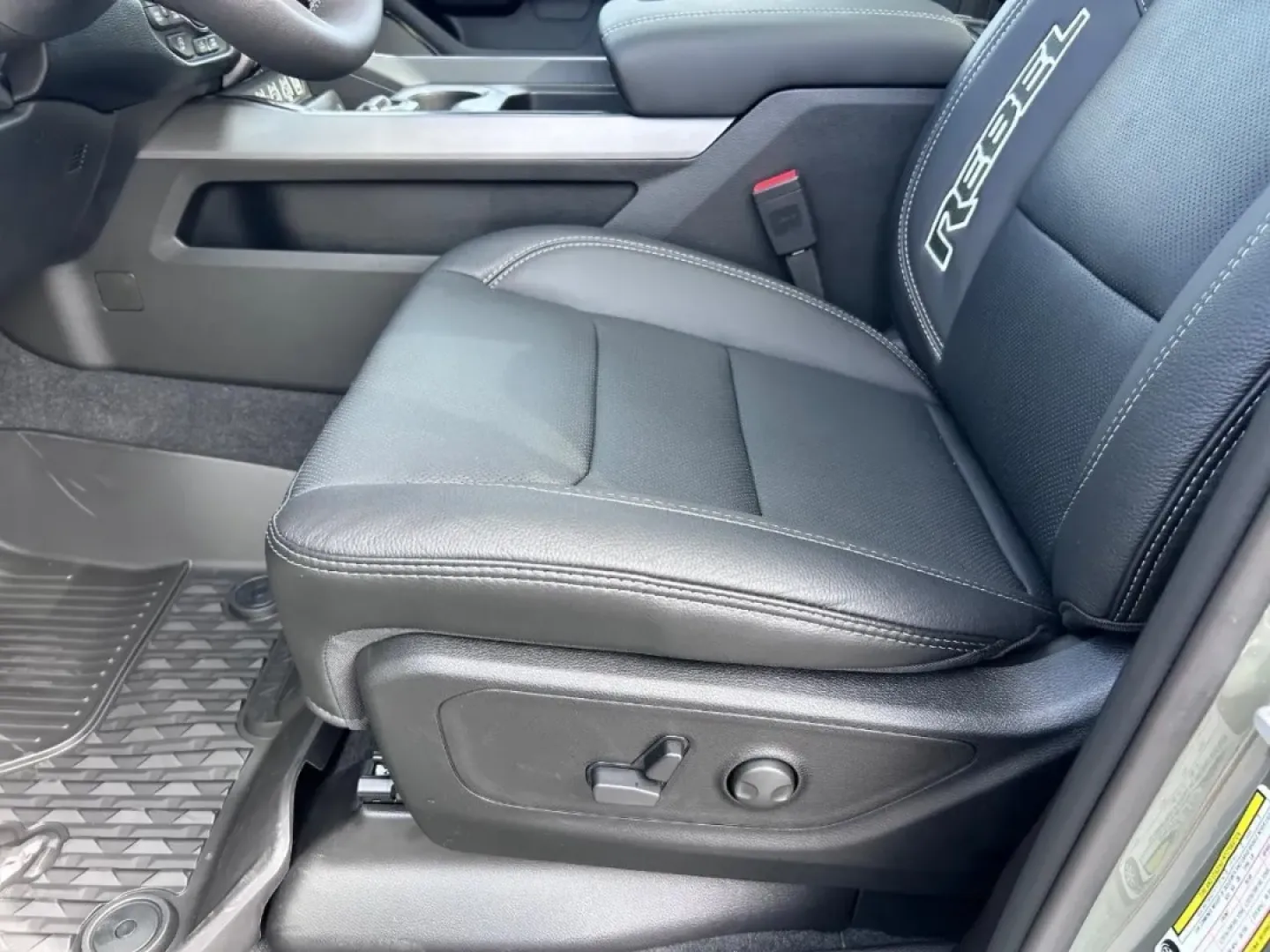 2026 /Black Leather Ram 1500 Rebel (1C6SRFLP0TN) with an 3.0L I6 Hurricane SO Twin Turbo ESS engine, Automatic transmission, located at 970 Woodlawn Dr., Farmington, MO, 63640, (573) 431-7800, 37.825642, -90.468674 - **Elevate Your Adventures with the 2026 Ram 1500 Rebel at Pettus CDJR Farmington!**<br /> <br /> Are you ready to embrace a lifestyle filled with adventure, utility, and unmatched comfort? The 2026 Ram 1500 Rebel is the ultimate choice for anyone seeking a capable truck that excels in both everyday - Photo#20