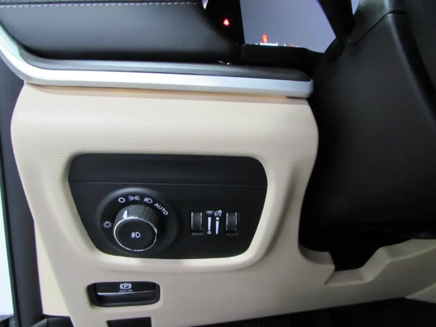 2025 /Wicker Beige/Black Jeep Grand Cherokee Limited (1C4RJHBG4SC) with an Other engine, located at 12830 Highway 21, De Soto, MO, 63020, (636) 337-7777, 38.153099, -90.573624 - **Elevate Your Adventures with the 2025 Jeep Grand Cherokee Limited Perfect for Every Journey!**<br /> <br /> Are you ready to embrace the open road with confidence? The 2025 Jeep Grand Cherokee Limited is not just a vehicle; it's your ticket to a lifestyle filled with exploration and memory-making - Photo#12