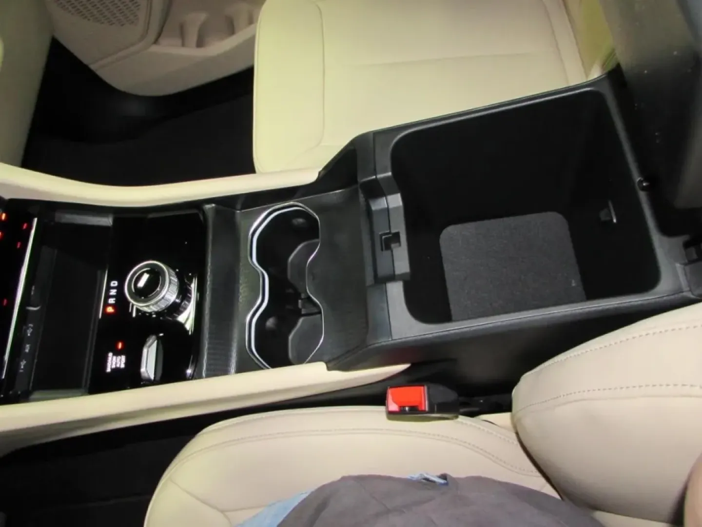 2025 /Wicker Beige/Black Jeep Grand Cherokee Limited (1C4RJHBG4SC) with an Other engine, located at 12830 Highway 21, De Soto, MO, 63020, (636) 337-7777, 38.153099, -90.573624 - **Elevate Your Adventures with the 2025 Jeep Grand Cherokee Limited Perfect for Every Journey!**<br /> <br /> Are you ready to embrace the open road with confidence? The 2025 Jeep Grand Cherokee Limited is not just a vehicle; it's your ticket to a lifestyle filled with exploration and memory-making - Photo#20