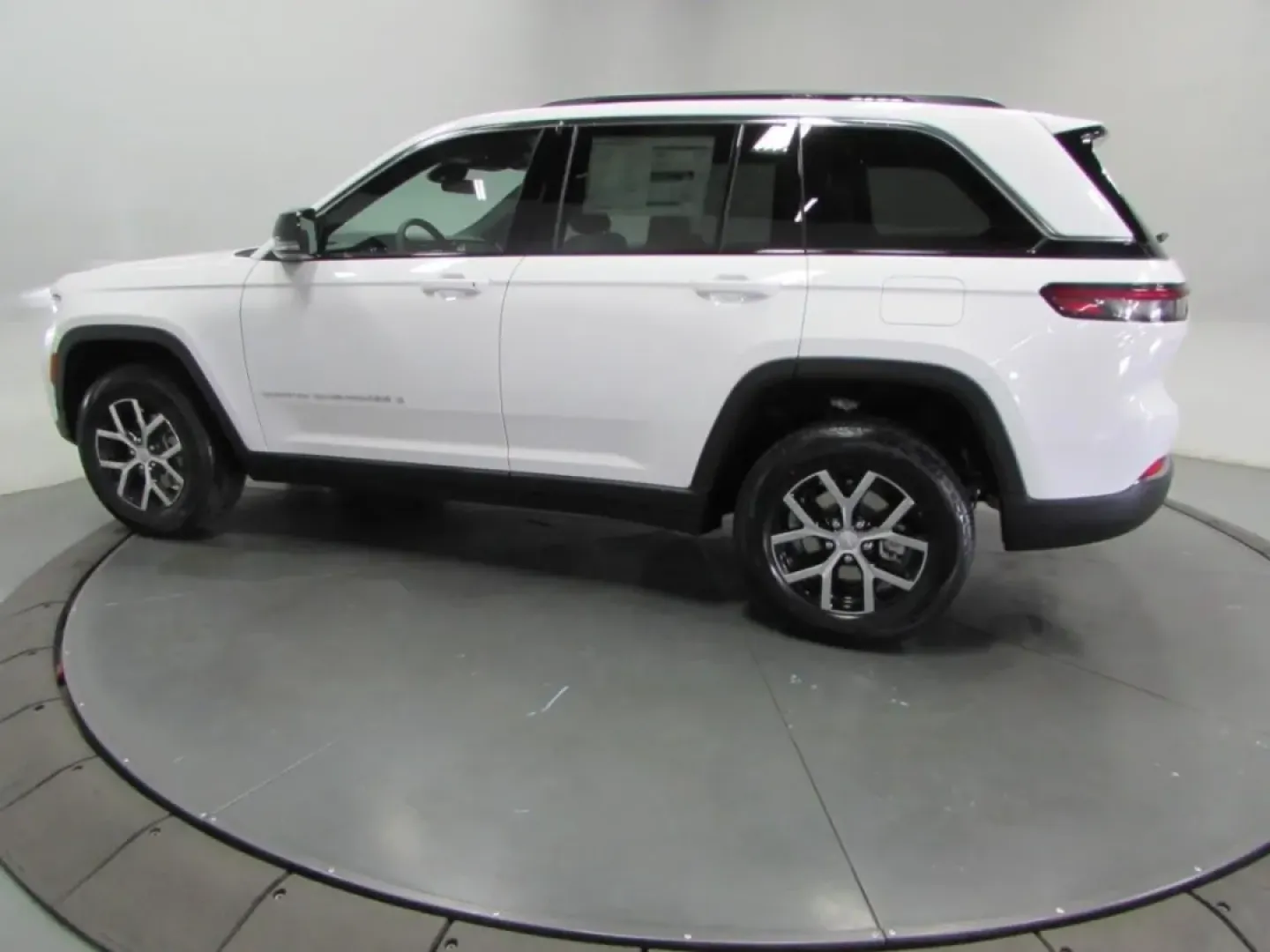 2025 /Wicker Beige/Black Jeep Grand Cherokee Limited (1C4RJHBG4SC) with an Other engine, located at 12830 Highway 21, De Soto, MO, 63020, (636) 337-7777, 38.153099, -90.573624 - **Elevate Your Adventures with the 2025 Jeep Grand Cherokee Limited Perfect for Every Journey!**<br /> <br /> Are you ready to embrace the open road with confidence? The 2025 Jeep Grand Cherokee Limited is not just a vehicle; it's your ticket to a lifestyle filled with exploration and memory-making - Photo#3