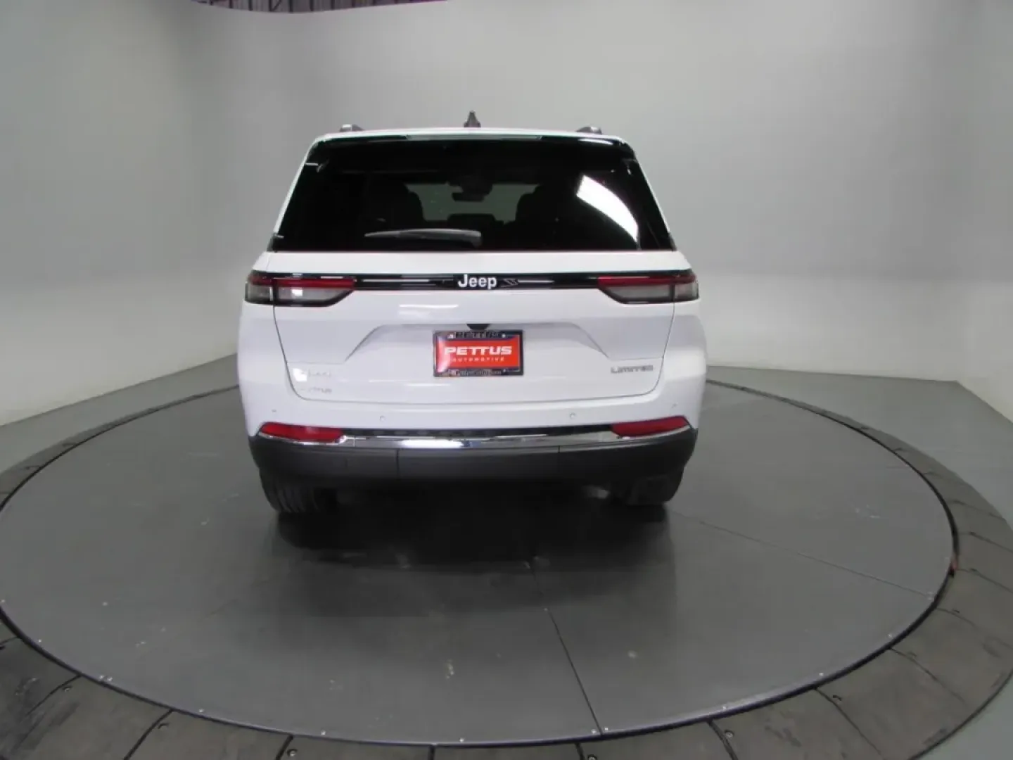 2025 /Wicker Beige/Black Jeep Grand Cherokee Limited (1C4RJHBG4SC) with an Other engine, located at 12830 Highway 21, De Soto, MO, 63020, (636) 337-7777, 38.153099, -90.573624 - **Elevate Your Adventures with the 2025 Jeep Grand Cherokee Limited Perfect for Every Journey!**<br /> <br /> Are you ready to embrace the open road with confidence? The 2025 Jeep Grand Cherokee Limited is not just a vehicle; it's your ticket to a lifestyle filled with exploration and memory-making - Photo#5