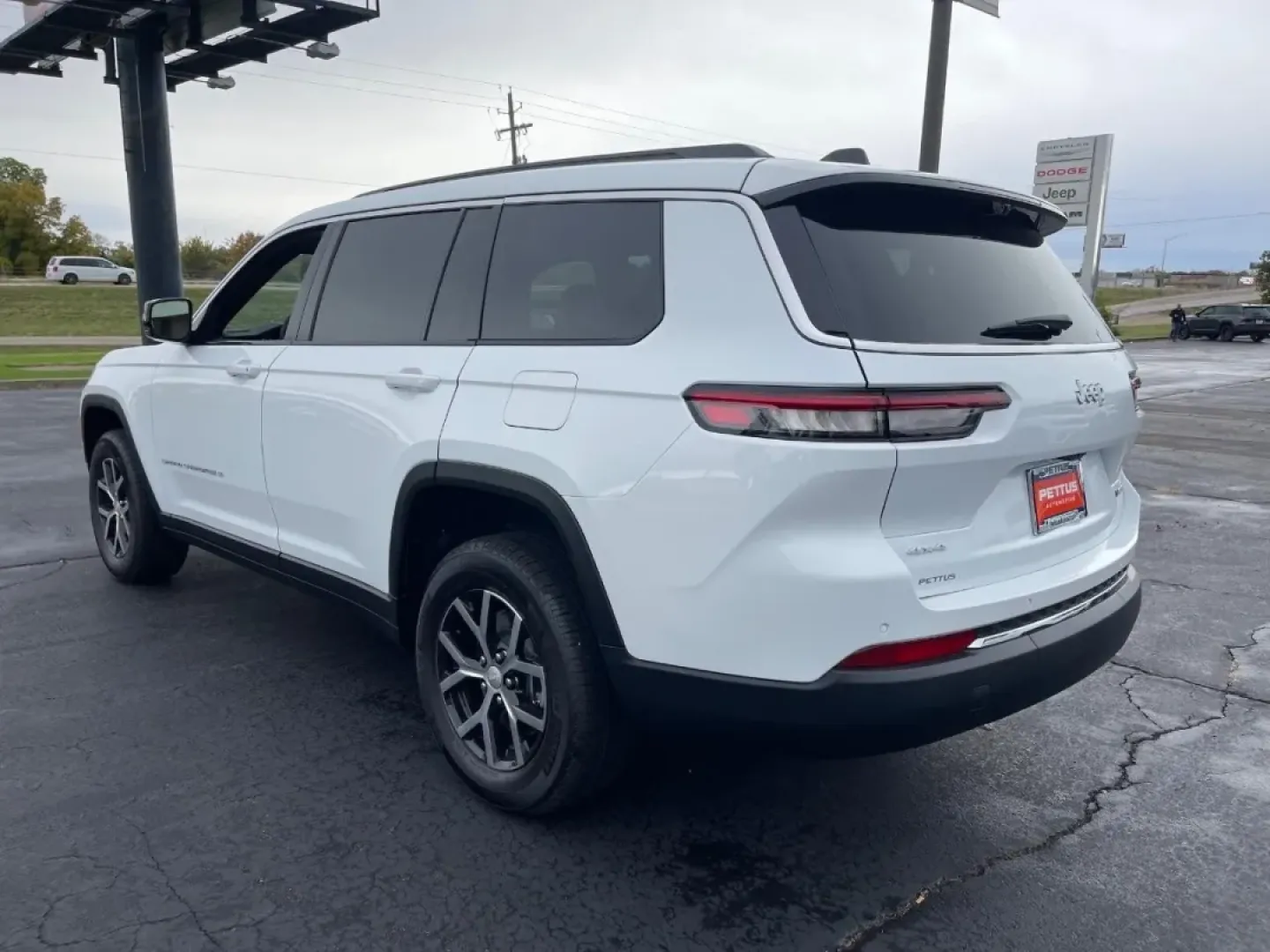 2025 Jeep Grand Cherokee Limited (1C4RJKBG2S8) with an 3.6L V6 24V VVT UPG I engine, located at 970 Woodlawn Dr., Farmington, MO, 63640, (573) 431-7800, 37.825642, -90.468674 - Explore new horizons and elevate your adventures with the 2025 Jeep Grand Cherokee Limited, available now at Pettus CDJR DeSoto, your premier OEM dealership located at 12830 Highway 21, De Soto, MO 63020. With its robust features and sleek design, this SUV is perfectly suited for weekend escapades, - Photo#3