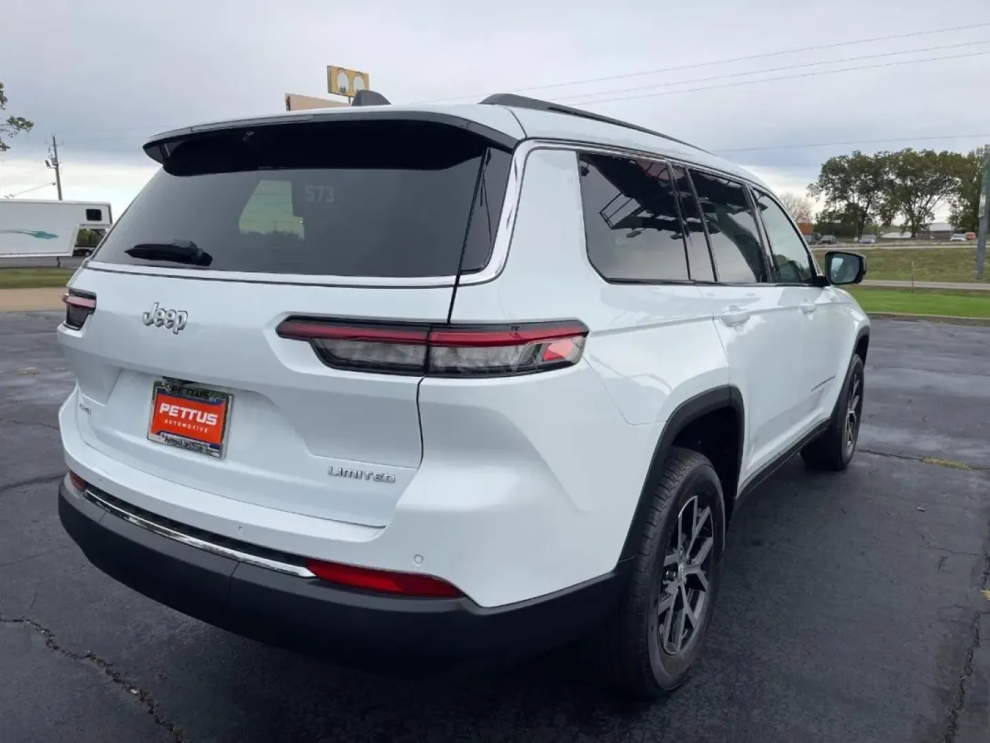 2025 Jeep Grand Cherokee Limited (1C4RJKBG2S8) with an 3.6L V6 24V VVT UPG I engine, located at 970 Woodlawn Dr., Farmington, MO, 63640, (573) 431-7800, 37.825642, -90.468674 - Explore new horizons and elevate your adventures with the 2025 Jeep Grand Cherokee Limited, available now at Pettus CDJR DeSoto, your premier OEM dealership located at 12830 Highway 21, De Soto, MO 63020. With its robust features and sleek design, this SUV is perfectly suited for weekend escapades, - Photo#5