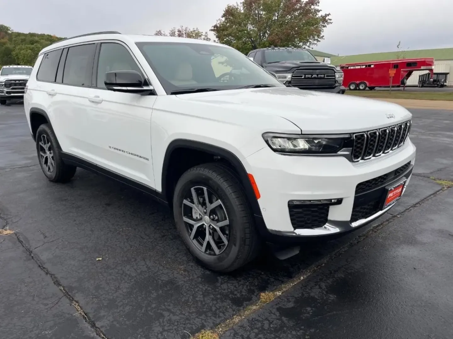 2025 Jeep Grand Cherokee Limited (1C4RJKBG2S8) with an 3.6L V6 24V VVT UPG I engine, located at 970 Woodlawn Dr., Farmington, MO, 63640, (573) 431-7800, 37.825642, -90.468674 - Explore new horizons and elevate your adventures with the 2025 Jeep Grand Cherokee Limited, available now at Pettus CDJR DeSoto, your premier OEM dealership located at 12830 Highway 21, De Soto, MO 63020. With its robust features and sleek design, this SUV is perfectly suited for weekend escapades, - Photo#6