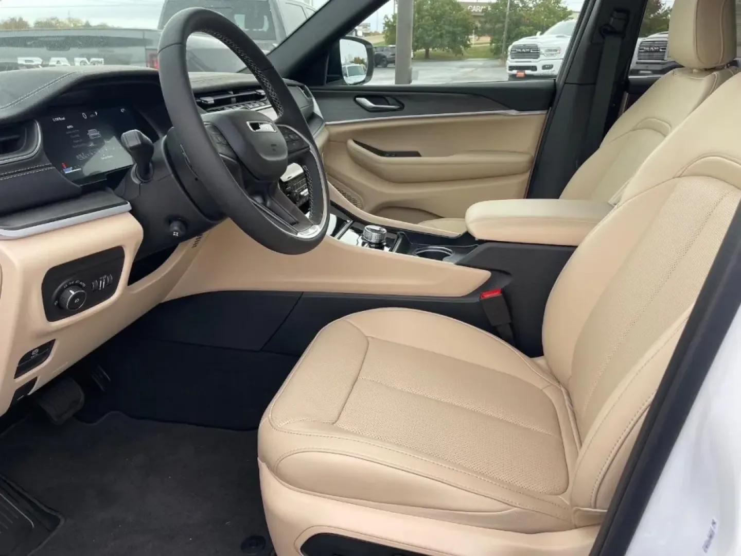 2025 Jeep Grand Cherokee Limited (1C4RJKBG2S8) with an 3.6L V6 24V VVT UPG I engine, located at 970 Woodlawn Dr., Farmington, MO, 63640, (573) 431-7800, 37.825642, -90.468674 - Explore new horizons and elevate your adventures with the 2025 Jeep Grand Cherokee Limited, available now at Pettus CDJR DeSoto, your premier OEM dealership located at 12830 Highway 21, De Soto, MO 63020. With its robust features and sleek design, this SUV is perfectly suited for weekend escapades, - Photo#8