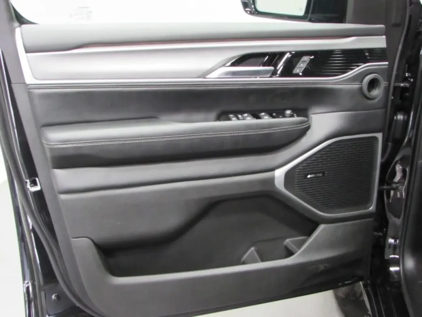 2025 /Black Jeep Wagoneer Series II (1C4SJVBP8SS) with an Other engine, Automatic transmission, located at 12830 Highway 21, De Soto, MO, 63020, (636) 337-7777, 38.153099, -90.573624 - **Unleash Your Adventurous Spirit with the 2025 Jeep Wagoneer!**<br /> <br /> Are you ready to elevate your lifestyle and take your family adventures to the next level? The 2025 Jeep Wagoneer is the perfect companion for those seeking a blend of luxury, capability, and cutting-edge technology. Wheth - Photo#10