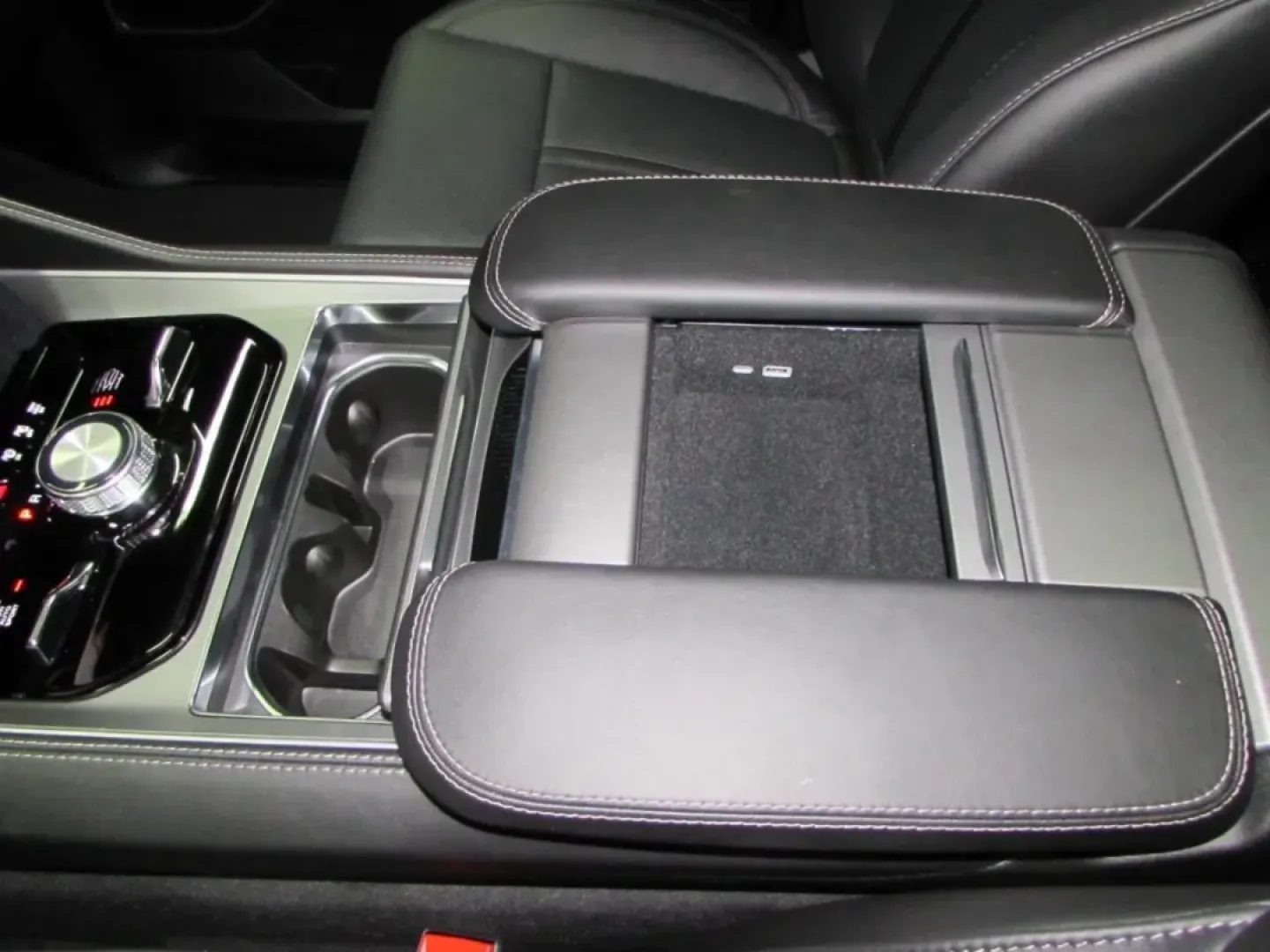 2025 /Black Jeep Wagoneer Series II (1C4SJVBP8SS) with an Other engine, Automatic transmission, located at 12830 Highway 21, De Soto, MO, 63020, (636) 337-7777, 38.153099, -90.573624 - **Unleash Your Adventurous Spirit with the 2025 Jeep Wagoneer!**<br /> <br /> Are you ready to elevate your lifestyle and take your family adventures to the next level? The 2025 Jeep Wagoneer is the perfect companion for those seeking a blend of luxury, capability, and cutting-edge technology. Wheth - Photo#19