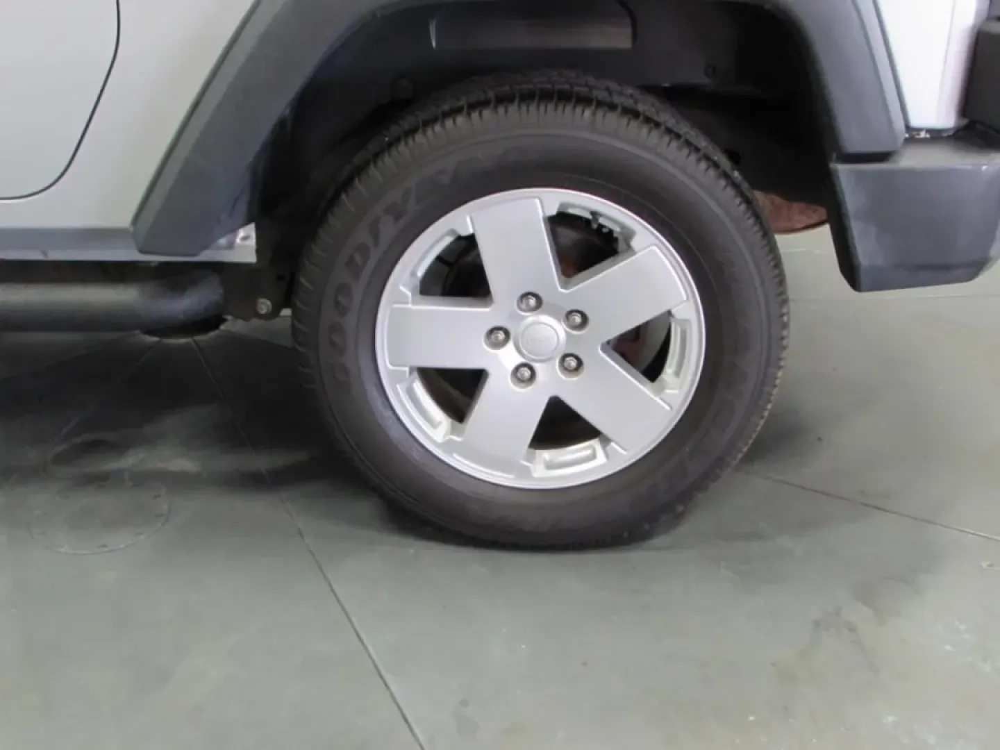 2008 /Dark/Medium Slate Gray Jeep Wrangler X (1J4FA24138L) with an Other engine, located at 12836 Highway 21, De Soto, MO, 63020, (636) 337-7777, 38.151867, -90.575615 - Are you ready for your next adventure? Whether you're planning a weekend getaway, tackling the daily commute, or navigating the bustling streets of De Soto, MO, the 2008 Jeep Wrangler X is the perfect companion for all your journeys. Known for its rugged reliability and off-road prowess, this SUV co - Photo#9