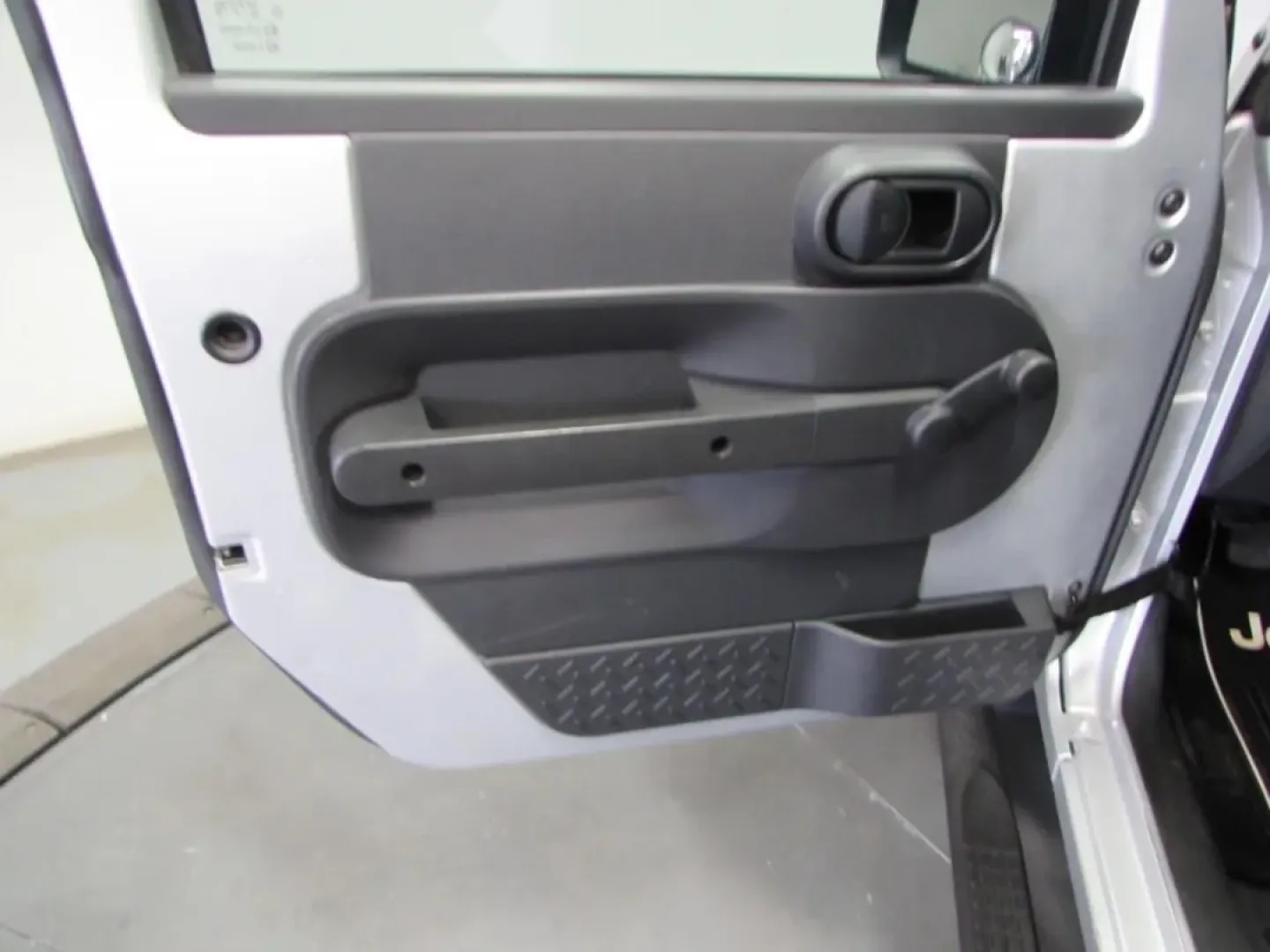 2008 /Dark/Medium Slate Gray Jeep Wrangler X (1J4FA24138L) with an Other engine, located at 12836 Highway 21, De Soto, MO, 63020, (636) 337-7777, 38.151867, -90.575615 - Are you ready for your next adventure? Whether you're planning a weekend getaway, tackling the daily commute, or navigating the bustling streets of De Soto, MO, the 2008 Jeep Wrangler X is the perfect companion for all your journeys. Known for its rugged reliability and off-road prowess, this SUV co - Photo#11