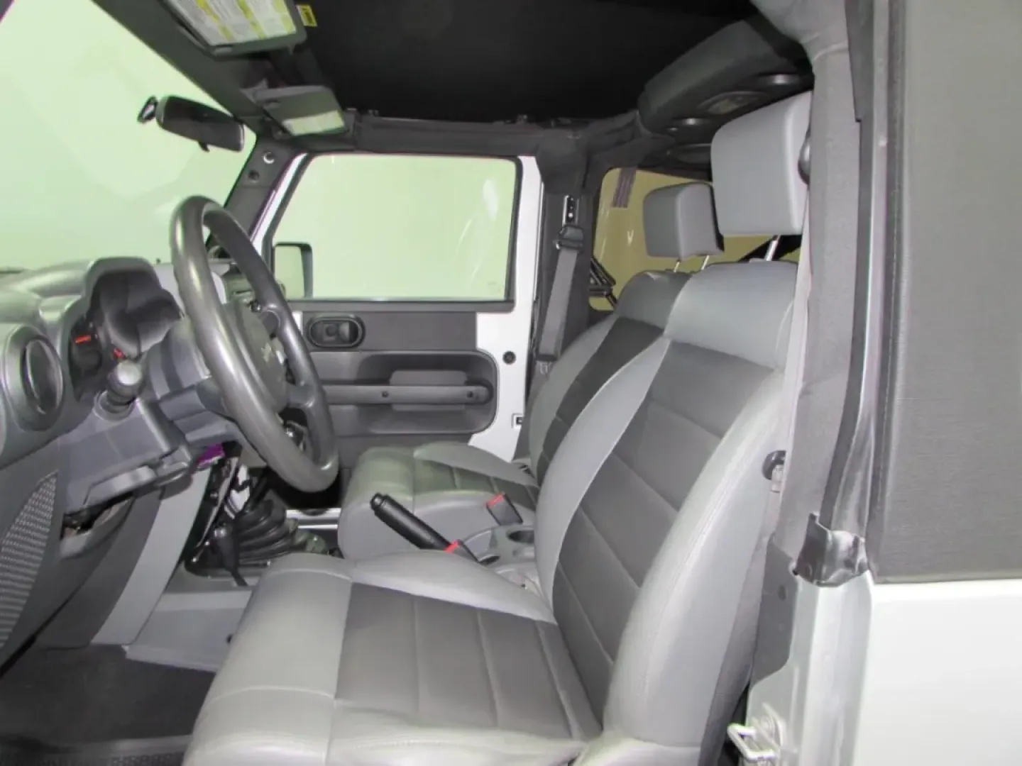 2008 /Dark/Medium Slate Gray Jeep Wrangler X (1J4FA24138L) with an Other engine, located at 12836 Highway 21, De Soto, MO, 63020, (636) 337-7777, 38.151867, -90.575615 - Are you ready for your next adventure? Whether you're planning a weekend getaway, tackling the daily commute, or navigating the bustling streets of De Soto, MO, the 2008 Jeep Wrangler X is the perfect companion for all your journeys. Known for its rugged reliability and off-road prowess, this SUV co - Photo#12