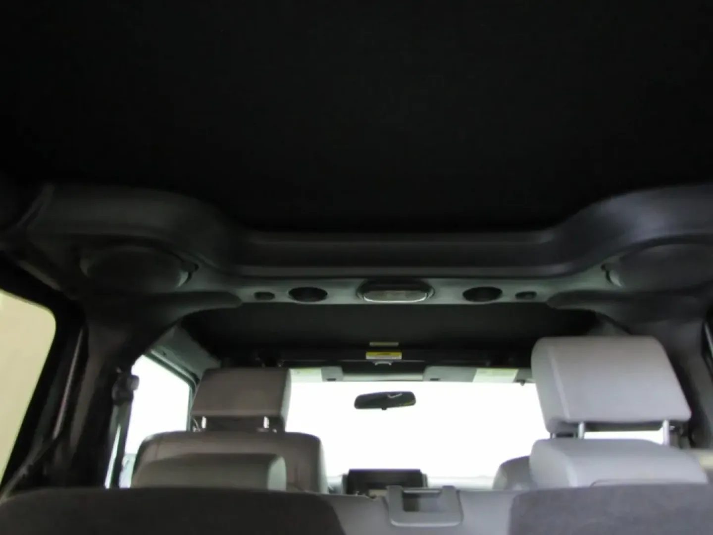 2008 /Dark/Medium Slate Gray Jeep Wrangler X (1J4FA24138L) with an Other engine, located at 12836 Highway 21, De Soto, MO, 63020, (636) 337-7777, 38.151867, -90.575615 - Are you ready for your next adventure? Whether you're planning a weekend getaway, tackling the daily commute, or navigating the bustling streets of De Soto, MO, the 2008 Jeep Wrangler X is the perfect companion for all your journeys. Known for its rugged reliability and off-road prowess, this SUV co - Photo#18