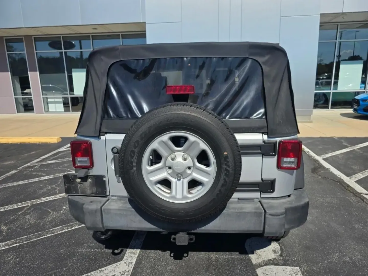 2008 /Dark/Medium Slate Gray Jeep Wrangler X (1J4FA24138L) with an Other engine, located at 12836 Highway 21, De Soto, MO, 63020, (636) 337-7777, 38.151867, -90.575615 - Are you ready for your next adventure? Whether you're planning a weekend getaway, tackling the daily commute, or navigating the bustling streets of De Soto, MO, the 2008 Jeep Wrangler X is the perfect companion for all your journeys. Known for its rugged reliability and off-road prowess, this SUV co - Photo#2