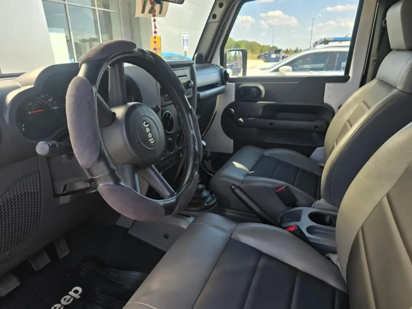 2008 /Dark/Medium Slate Gray Jeep Wrangler X (1J4FA24138L) with an Other engine, located at 12836 Highway 21, De Soto, MO, 63020, (636) 337-7777, 38.151867, -90.575615 - Are you ready for your next adventure? Whether you're planning a weekend getaway, tackling the daily commute, or navigating the bustling streets of De Soto, MO, the 2008 Jeep Wrangler X is the perfect companion for all your journeys. Known for its rugged reliability and off-road prowess, this SUV co - Photo#3