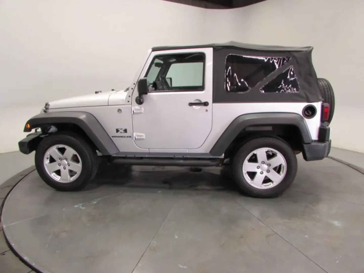 2008 /Dark/Medium Slate Gray Jeep Wrangler X (1J4FA24138L) with an Other engine, located at 12836 Highway 21, De Soto, MO, 63020, (636) 337-7777, 38.151867, -90.575615 - Are you ready for your next adventure? Whether you're planning a weekend getaway, tackling the daily commute, or navigating the bustling streets of De Soto, MO, the 2008 Jeep Wrangler X is the perfect companion for all your journeys. Known for its rugged reliability and off-road prowess, this SUV co - Photo#4