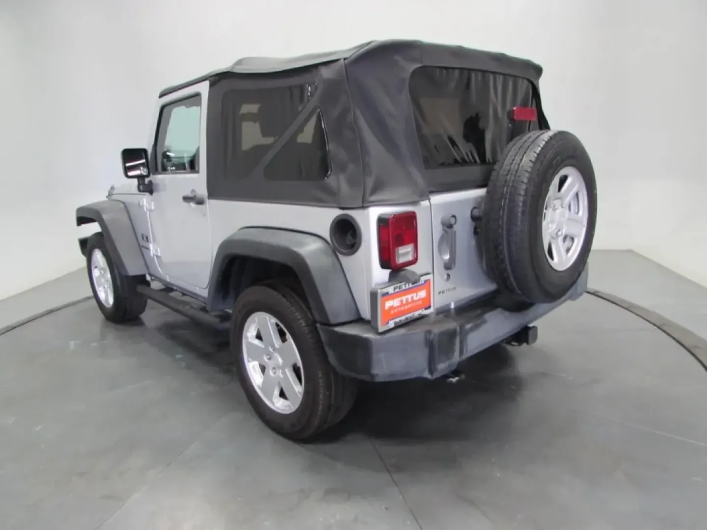 2008 /Dark/Medium Slate Gray Jeep Wrangler X (1J4FA24138L) with an Other engine, located at 12836 Highway 21, De Soto, MO, 63020, (636) 337-7777, 38.151867, -90.575615 - Are you ready for your next adventure? Whether you're planning a weekend getaway, tackling the daily commute, or navigating the bustling streets of De Soto, MO, the 2008 Jeep Wrangler X is the perfect companion for all your journeys. Known for its rugged reliability and off-road prowess, this SUV co - Photo#5