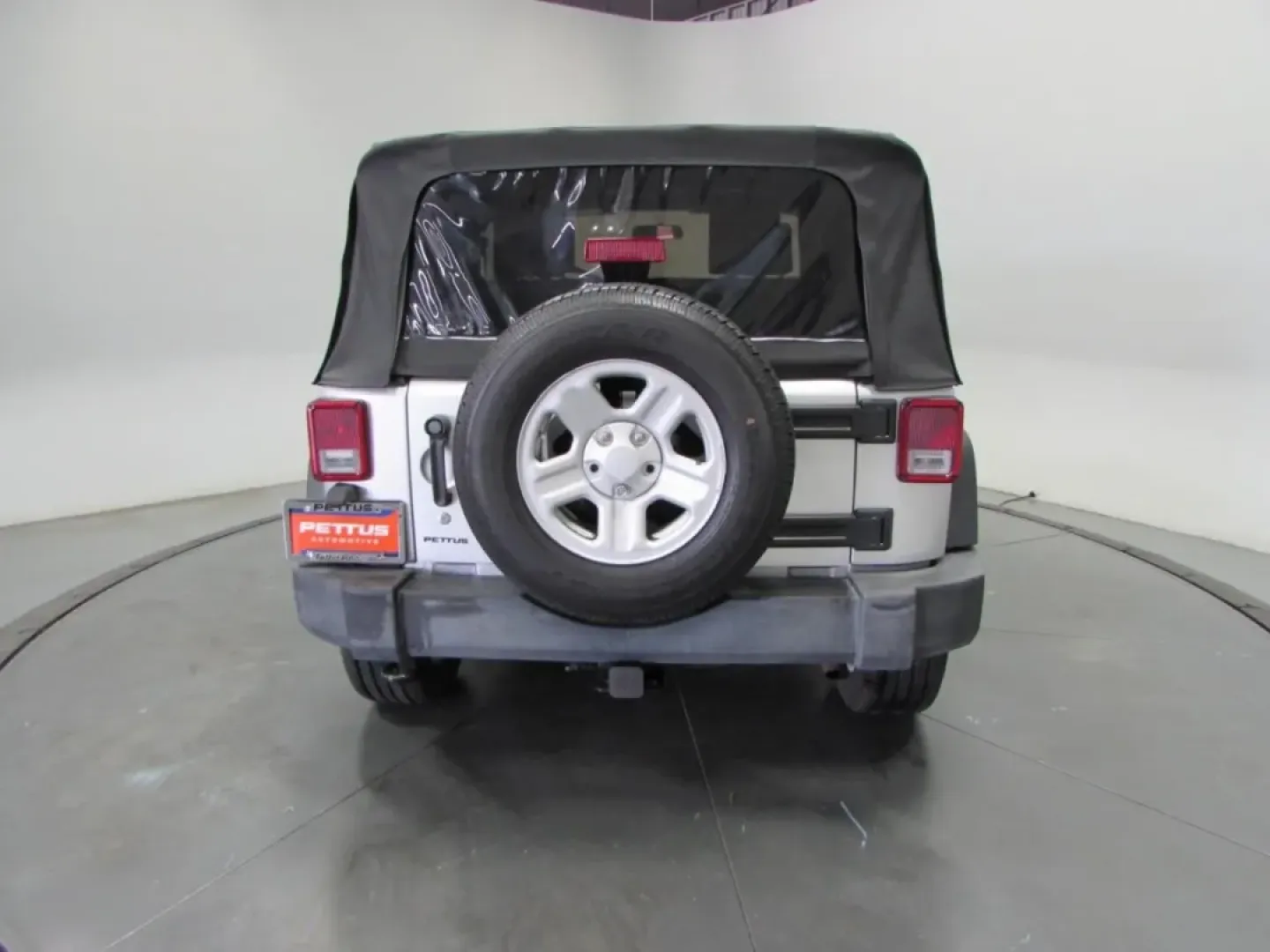 2008 /Dark/Medium Slate Gray Jeep Wrangler X (1J4FA24138L) with an Other engine, located at 12836 Highway 21, De Soto, MO, 63020, (636) 337-7777, 38.151867, -90.575615 - Are you ready for your next adventure? Whether you're planning a weekend getaway, tackling the daily commute, or navigating the bustling streets of De Soto, MO, the 2008 Jeep Wrangler X is the perfect companion for all your journeys. Known for its rugged reliability and off-road prowess, this SUV co - Photo#6