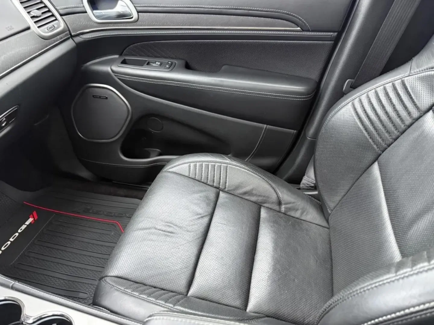 2017 /Black/Black Leather Jeep Grand Cherokee SRT (1C4RJFDJ4HC) with an 6.4L SRT HEMI V8 engine, Automatic transmission, located at 970 Woodlawn Dr., Farmington, MO, 63640, (573) 431-7800, 37.825642, -90.468674 - **Adventure Awaits with This 2017 Jeep Grand Cherokee 4WD SRT Your Ideal SUV for Life's Journeys!**<br /> <br /> Are you ready to elevate your everyday adventures? If you're seeking a powerful, reliable SUV that can handle both the daily commute and off-road excursions, look no further than this ** - Photo#23