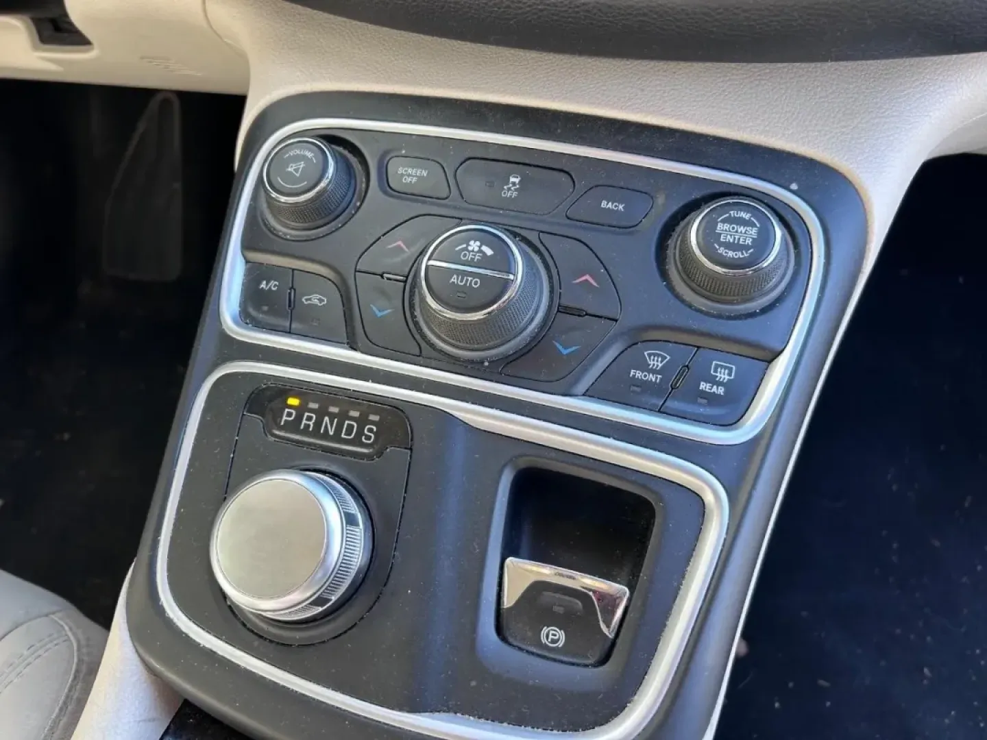 2015 /Linen/Black Leather Chrysler 200 C (1C3CCCCG4FN) with an 3.6L V6 engine, located at 141 Commercial Dr, Fredericktown, MO, 63645, (573) 783-6432, 37.570087, -90.320648 - Discover the perfect blend of style, performance, and practicality with this 2015 Chrysler 200, now available at Pettus Ford Fredericktown, your trusted OEM dealership located at 141 Commercial Drive, Fredericktown, MO 63645. Whether you're commuting to work, running errands around town, or planning - Photo#14