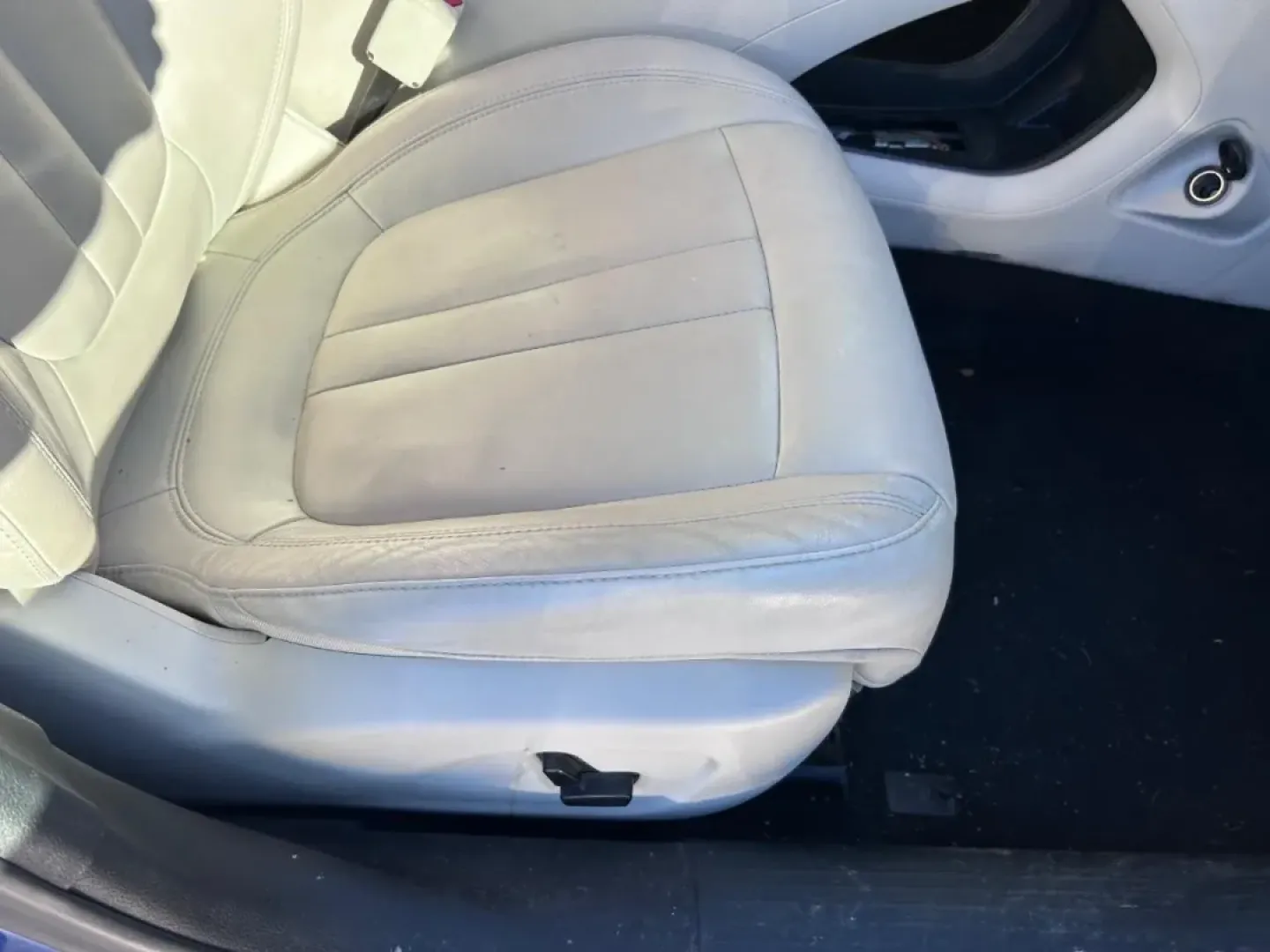 2015 /Linen/Black Leather Chrysler 200 C (1C3CCCCG4FN) with an 3.6L V6 engine, located at 141 Commercial Dr, Fredericktown, MO, 63645, (573) 783-6432, 37.570087, -90.320648 - Discover the perfect blend of style, performance, and practicality with this 2015 Chrysler 200, now available at Pettus Ford Fredericktown, your trusted OEM dealership located at 141 Commercial Drive, Fredericktown, MO 63645. Whether you're commuting to work, running errands around town, or planning - Photo#15