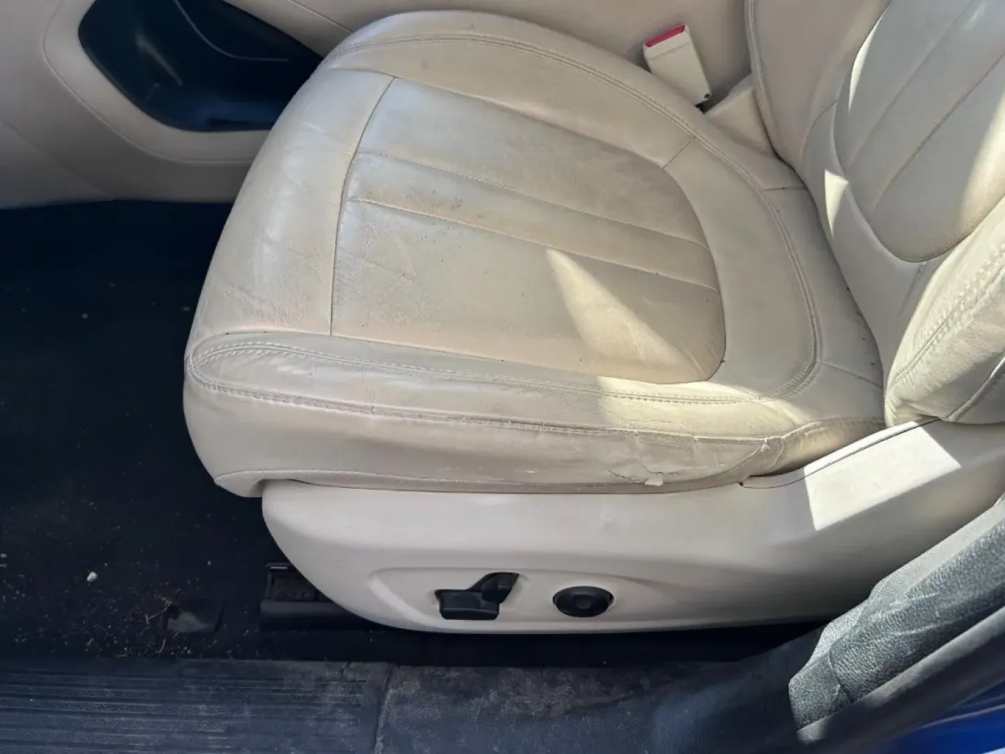 2015 /Linen/Black Leather Chrysler 200 C (1C3CCCCG4FN) with an 3.6L V6 engine, located at 141 Commercial Dr, Fredericktown, MO, 63645, (573) 783-6432, 37.570087, -90.320648 - Discover the perfect blend of style, performance, and practicality with this 2015 Chrysler 200, now available at Pettus Ford Fredericktown, your trusted OEM dealership located at 141 Commercial Drive, Fredericktown, MO 63645. Whether you're commuting to work, running errands around town, or planning - Photo#17