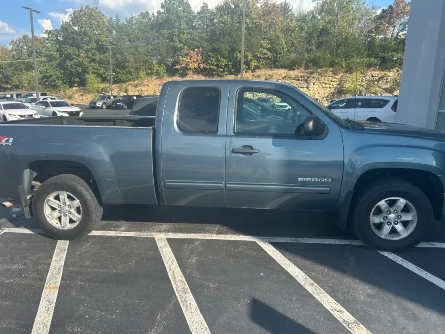 2018 /Jet Black GMC Sierra 1500 SLT (3GTU2NEC9JG) with an Other engine, located at 12830 Highway 21, De Soto, MO, 63020, (636) 337-7777, 38.153099, -90.573624 - **Drive Your Adventures with the 2018 GMC Sierra 1500 SLT Crew Cab Perfect for Every Journey!**<br /> <br /> Are you ready to elevate your driving experience? Whether you're navigating the daily grind, tackling weekend adventures, or seeking a reliable truck for your growing family, the 2018 GMC Si - Photo#5