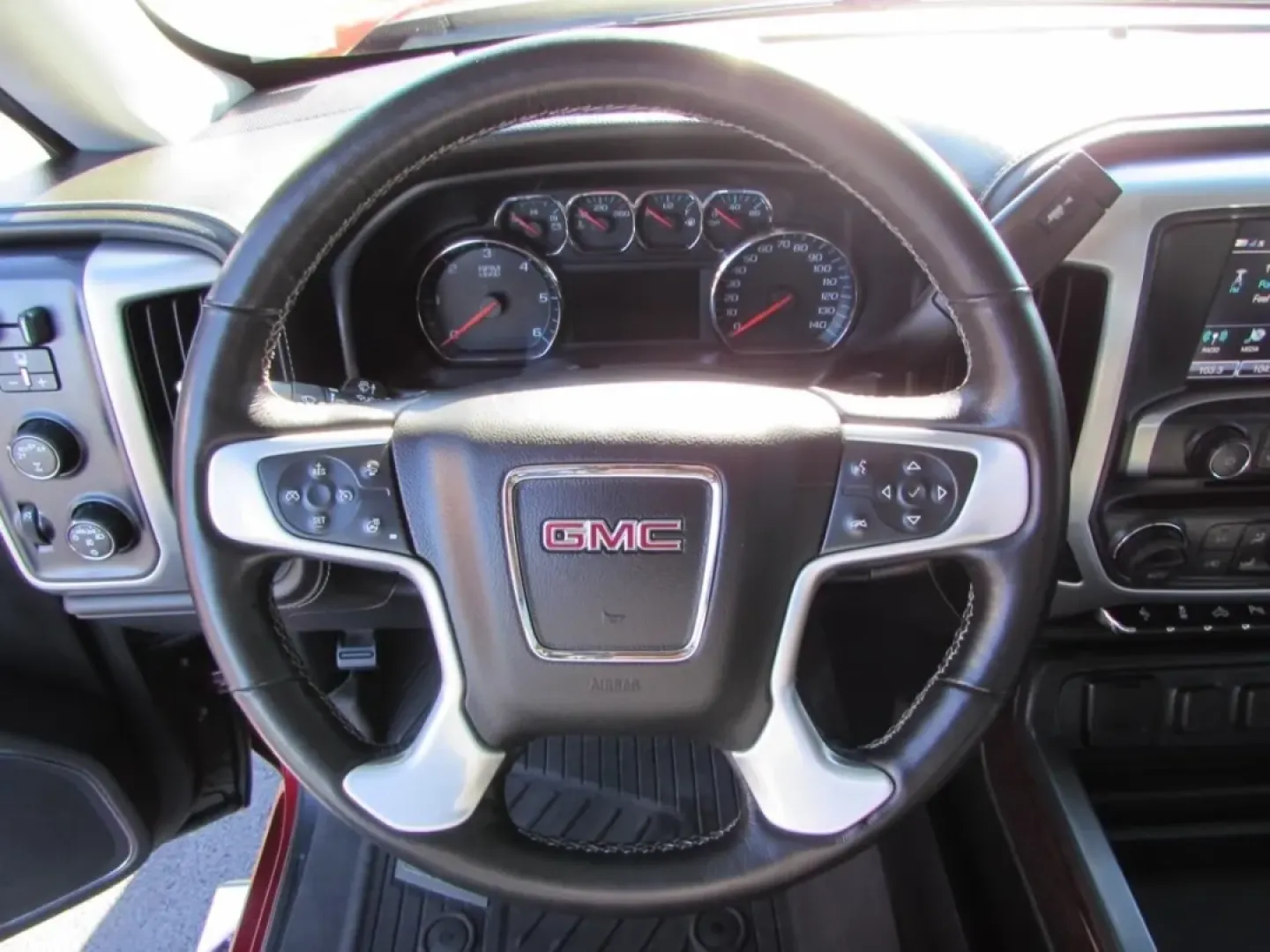 2018 /Jet Black GMC Sierra 1500 SLT (3GTU2NEC9JG) with an Other engine, located at 12830 Highway 21, De Soto, MO, 63020, (636) 337-7777, 38.153099, -90.573624 - **Drive Your Adventures with the 2018 GMC Sierra 1500 SLT Crew Cab Perfect for Every Journey!**<br /> <br /> Are you ready to elevate your driving experience? Whether you're navigating the daily grind, tackling weekend adventures, or seeking a reliable truck for your growing family, the 2018 GMC Si - Photo#7