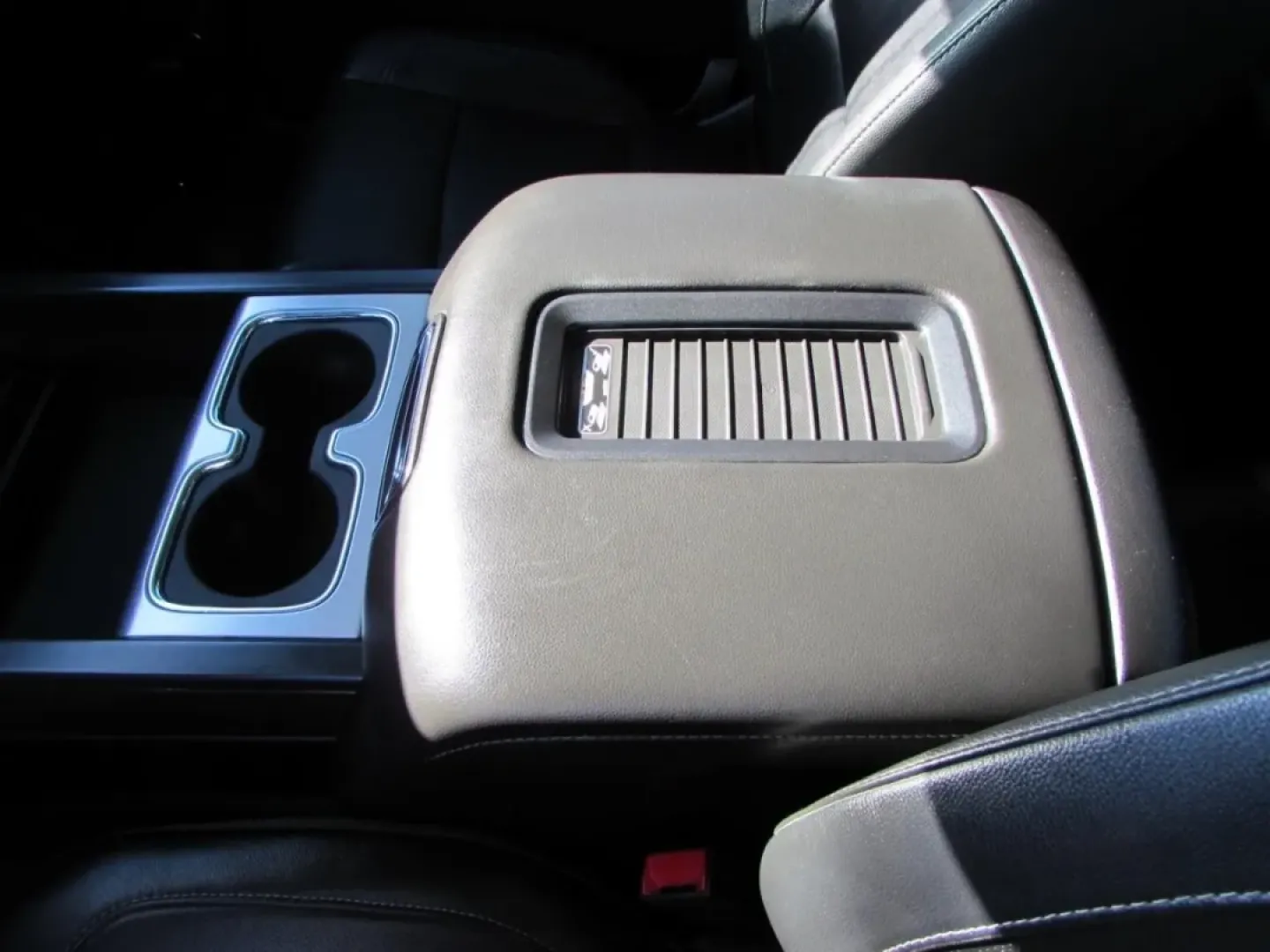 2018 /Jet Black GMC Sierra 1500 SLT (3GTU2NEC9JG) with an Other engine, located at 12830 Highway 21, De Soto, MO, 63020, (636) 337-7777, 38.153099, -90.573624 - **Drive Your Adventures with the 2018 GMC Sierra 1500 SLT Crew Cab Perfect for Every Journey!**<br /> <br /> Are you ready to elevate your driving experience? Whether you're navigating the daily grind, tackling weekend adventures, or seeking a reliable truck for your growing family, the 2018 GMC Si - Photo#14