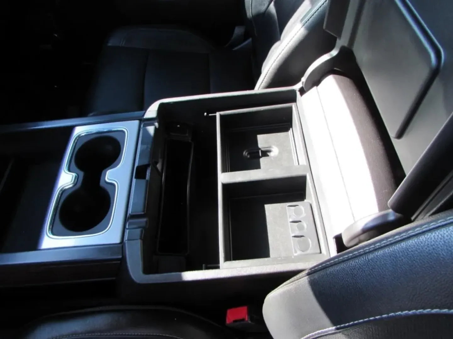 2018 /Jet Black GMC Sierra 1500 SLT (3GTU2NEC9JG) with an Other engine, located at 12830 Highway 21, De Soto, MO, 63020, (636) 337-7777, 38.153099, -90.573624 - **Drive Your Adventures with the 2018 GMC Sierra 1500 SLT Crew Cab Perfect for Every Journey!**<br /> <br /> Are you ready to elevate your driving experience? Whether you're navigating the daily grind, tackling weekend adventures, or seeking a reliable truck for your growing family, the 2018 GMC Si - Photo#15