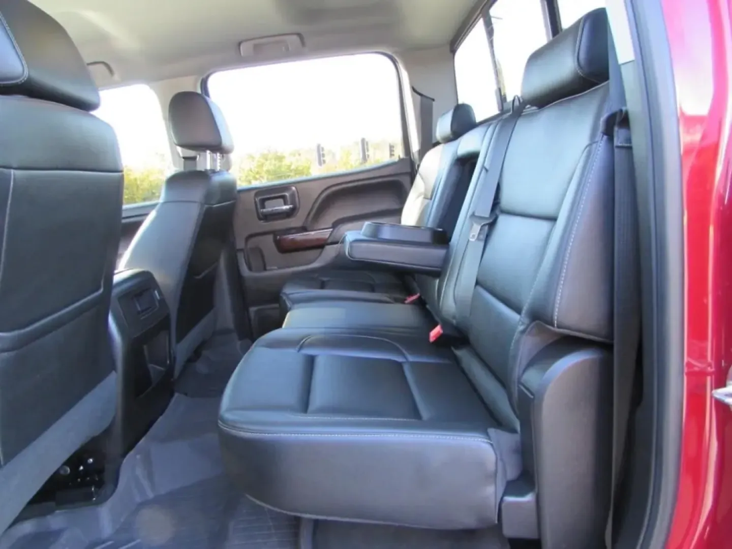 2018 /Jet Black GMC Sierra 1500 SLT (3GTU2NEC9JG) with an Other engine, located at 12830 Highway 21, De Soto, MO, 63020, (636) 337-7777, 38.153099, -90.573624 - **Drive Your Adventures with the 2018 GMC Sierra 1500 SLT Crew Cab Perfect for Every Journey!**<br /> <br /> Are you ready to elevate your driving experience? Whether you're navigating the daily grind, tackling weekend adventures, or seeking a reliable truck for your growing family, the 2018 GMC Si - Photo#18