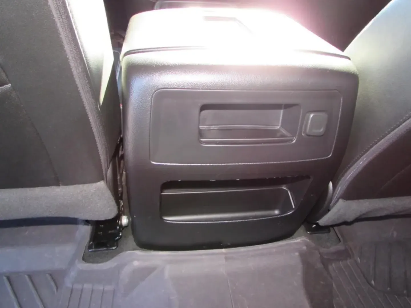 2018 /Jet Black GMC Sierra 1500 SLT (3GTU2NEC9JG) with an Other engine, located at 12830 Highway 21, De Soto, MO, 63020, (636) 337-7777, 38.153099, -90.573624 - **Drive Your Adventures with the 2018 GMC Sierra 1500 SLT Crew Cab Perfect for Every Journey!**<br /> <br /> Are you ready to elevate your driving experience? Whether you're navigating the daily grind, tackling weekend adventures, or seeking a reliable truck for your growing family, the 2018 GMC Si - Photo#19