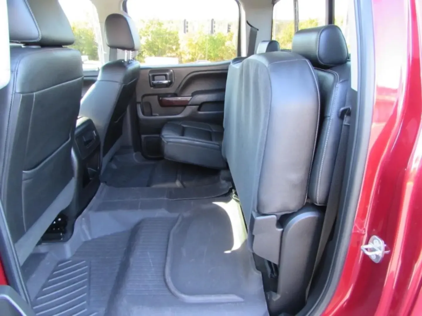 2018 /Jet Black GMC Sierra 1500 SLT (3GTU2NEC9JG) with an Other engine, located at 12830 Highway 21, De Soto, MO, 63020, (636) 337-7777, 38.153099, -90.573624 - **Drive Your Adventures with the 2018 GMC Sierra 1500 SLT Crew Cab Perfect for Every Journey!**<br /> <br /> Are you ready to elevate your driving experience? Whether you're navigating the daily grind, tackling weekend adventures, or seeking a reliable truck for your growing family, the 2018 GMC Si - Photo#20