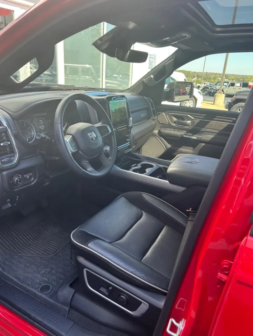 2018 /Jet Black GMC Sierra 1500 SLT (3GTU2NEC9JG) with an Other engine, located at 12830 Highway 21, De Soto, MO, 63020, (636) 337-7777, 38.153099, -90.573624 - **Drive Your Adventures with the 2018 GMC Sierra 1500 SLT Crew Cab Perfect for Every Journey!**<br /> <br /> Are you ready to elevate your driving experience? Whether you're navigating the daily grind, tackling weekend adventures, or seeking a reliable truck for your growing family, the 2018 GMC Si - Photo#6