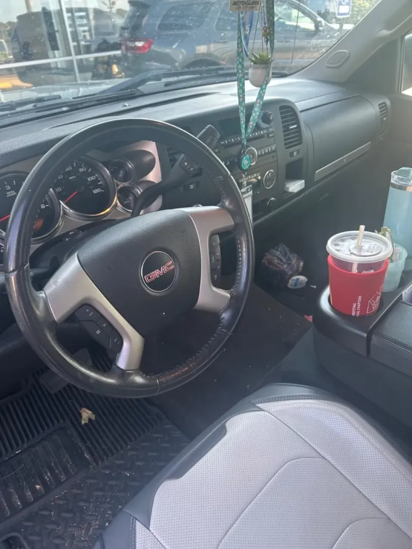 2018 /Jet Black GMC Sierra 1500 SLT (3GTU2NEC9JG) with an Other engine, located at 12830 Highway 21, De Soto, MO, 63020, (636) 337-7777, 38.153099, -90.573624 - **Drive Your Adventures with the 2018 GMC Sierra 1500 SLT Crew Cab Perfect for Every Journey!**<br /> <br /> Are you ready to elevate your driving experience? Whether you're navigating the daily grind, tackling weekend adventures, or seeking a reliable truck for your growing family, the 2018 GMC Si - Photo#11