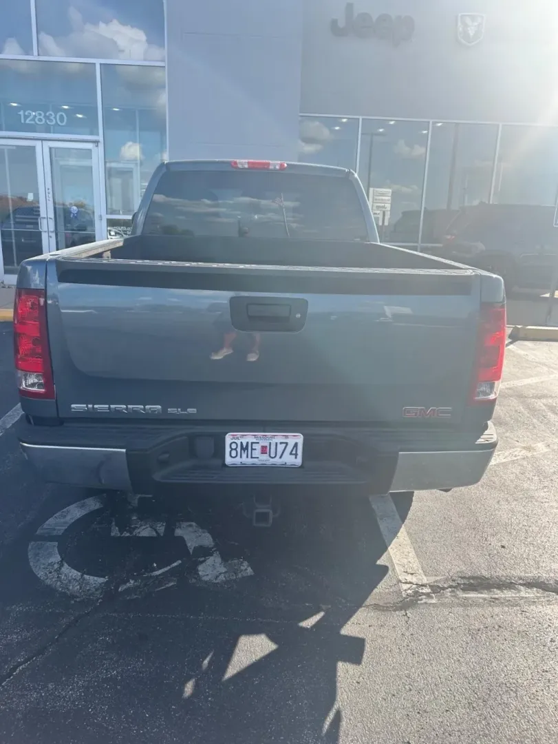 2018 /Jet Black GMC Sierra 1500 SLT (3GTU2NEC9JG) with an Other engine, located at 12830 Highway 21, De Soto, MO, 63020, (636) 337-7777, 38.153099, -90.573624 - **Drive Your Adventures with the 2018 GMC Sierra 1500 SLT Crew Cab Perfect for Every Journey!**<br /> <br /> Are you ready to elevate your driving experience? Whether you're navigating the daily grind, tackling weekend adventures, or seeking a reliable truck for your growing family, the 2018 GMC Si - Photo#13