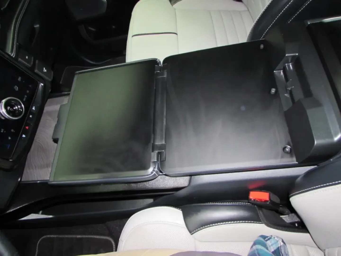 2023 /Black Ford F-150 Lightning Platinum (1FT6W1EVXPW) with an Other engine, located at 12836 Highway 21, De Soto, MO, 63020, (636) 337-7777, 38.151867, -90.575615 - **Unleash the Future of Driving with the 2023 Ford F-150 Lightning at Pettus Ford De Soto!**<br /> <br /> Are you ready to redefine your daily commute or elevate your weekend adventures? Look no further than the groundbreaking **2023 Ford F-150 Lightning**, an electric truck that perfectly marries c - Photo#34