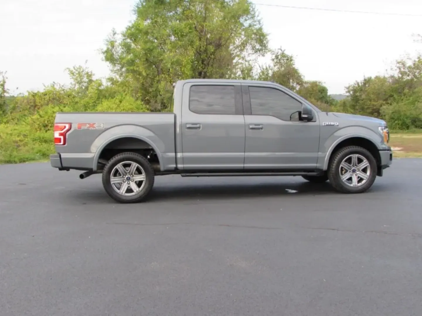 2019 /Black Ford F-150 XLT (1FTEW1E44KK) with an Other engine, located at 12836 Highway 21, De Soto, MO, 63020, (636) 337-7777, 38.151867, -90.575615 - **Discover the Ultimate Truck for Your Next Adventure: 2019 Ford F-150 at Pettus Ford De Soto**<br /> <br /> Are you ready to elevate your lifestyle with a reliable and powerful truck that can handle everything from weekend adventures to daily commutes? Look no further than this stunning 2019 Ford F - Photo#7