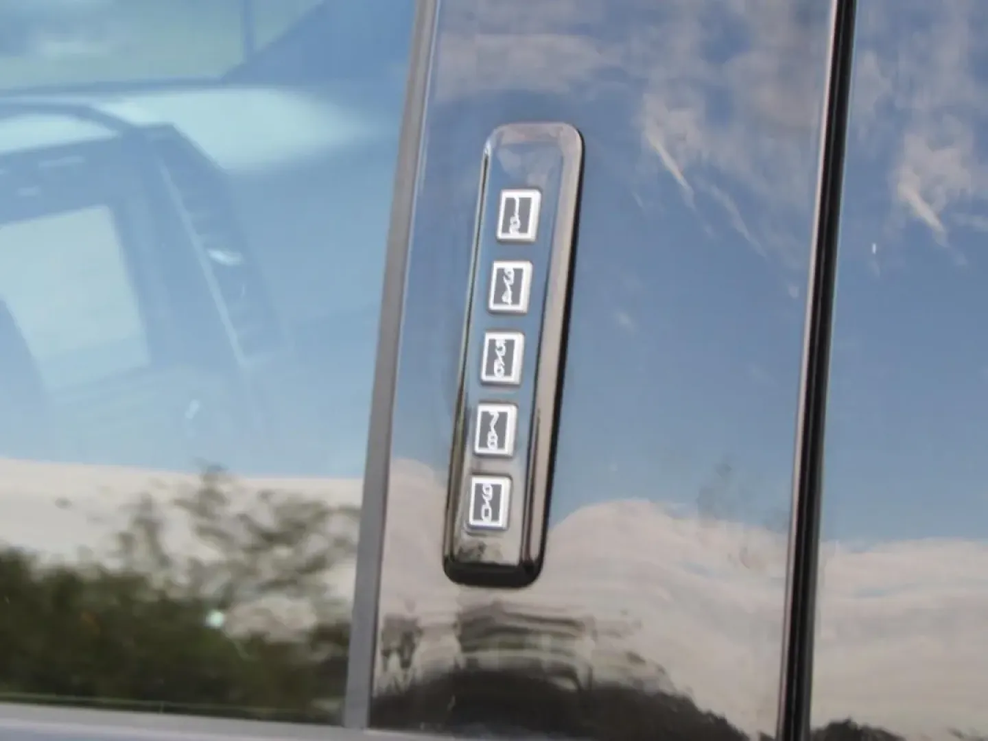 2019 /Black Ford F-150 XLT (1FTEW1E44KK) with an Other engine, located at 12836 Highway 21, De Soto, MO, 63020, (636) 337-7777, 38.151867, -90.575615 - **Discover the Ultimate Truck for Your Next Adventure: 2019 Ford F-150 at Pettus Ford De Soto**<br /> <br /> Are you ready to elevate your lifestyle with a reliable and powerful truck that can handle everything from weekend adventures to daily commutes? Look no further than this stunning 2019 Ford F - Photo#11