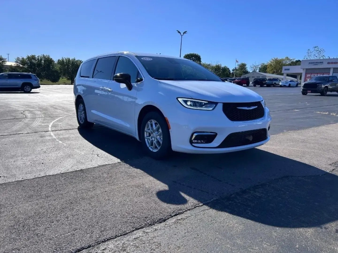 2026 /Black Leather Chrysler Pacifica Select (2C4RC1BG2TR) with an 3.6L V6 24V VVT UPG I engine, Automatic transmission, located at 970 Woodlawn Dr., Farmington, MO, 63640, (573) 431-7800, 37.825642, -90.468674 - Discover the perfect family vehicle with the 2026 Chrysler Pacifica Select, available now at Pettus CDJR Farmington! Imagine embarking on weekend adventures or school runs in a spacious, reliable minivan designed for comfort and convenience. The Pacifica is not just any vehicle; it's a lifestyle upg - Photo#0