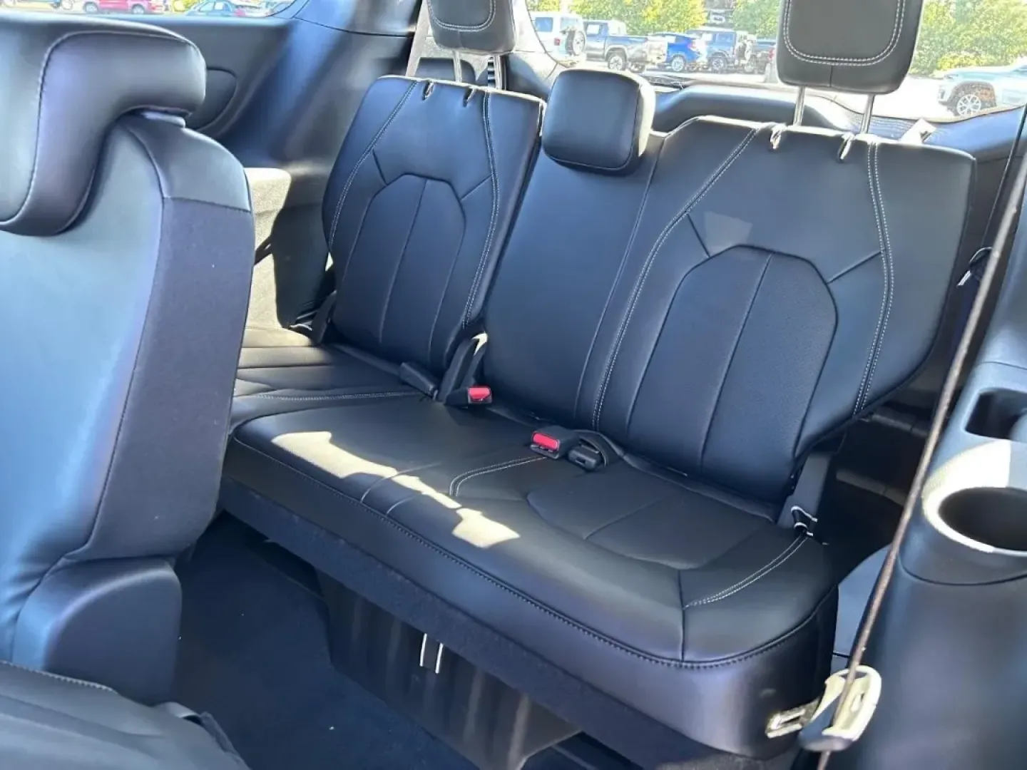 2026 /Black Leather Chrysler Pacifica Select (2C4RC1BG2TR) with an 3.6L V6 24V VVT UPG I engine, Automatic transmission, located at 970 Woodlawn Dr., Farmington, MO, 63640, (573) 431-7800, 37.825642, -90.468674 - Discover the perfect family vehicle with the 2026 Chrysler Pacifica Select, available now at Pettus CDJR Farmington! Imagine embarking on weekend adventures or school runs in a spacious, reliable minivan designed for comfort and convenience. The Pacifica is not just any vehicle; it's a lifestyle upg - Photo#9