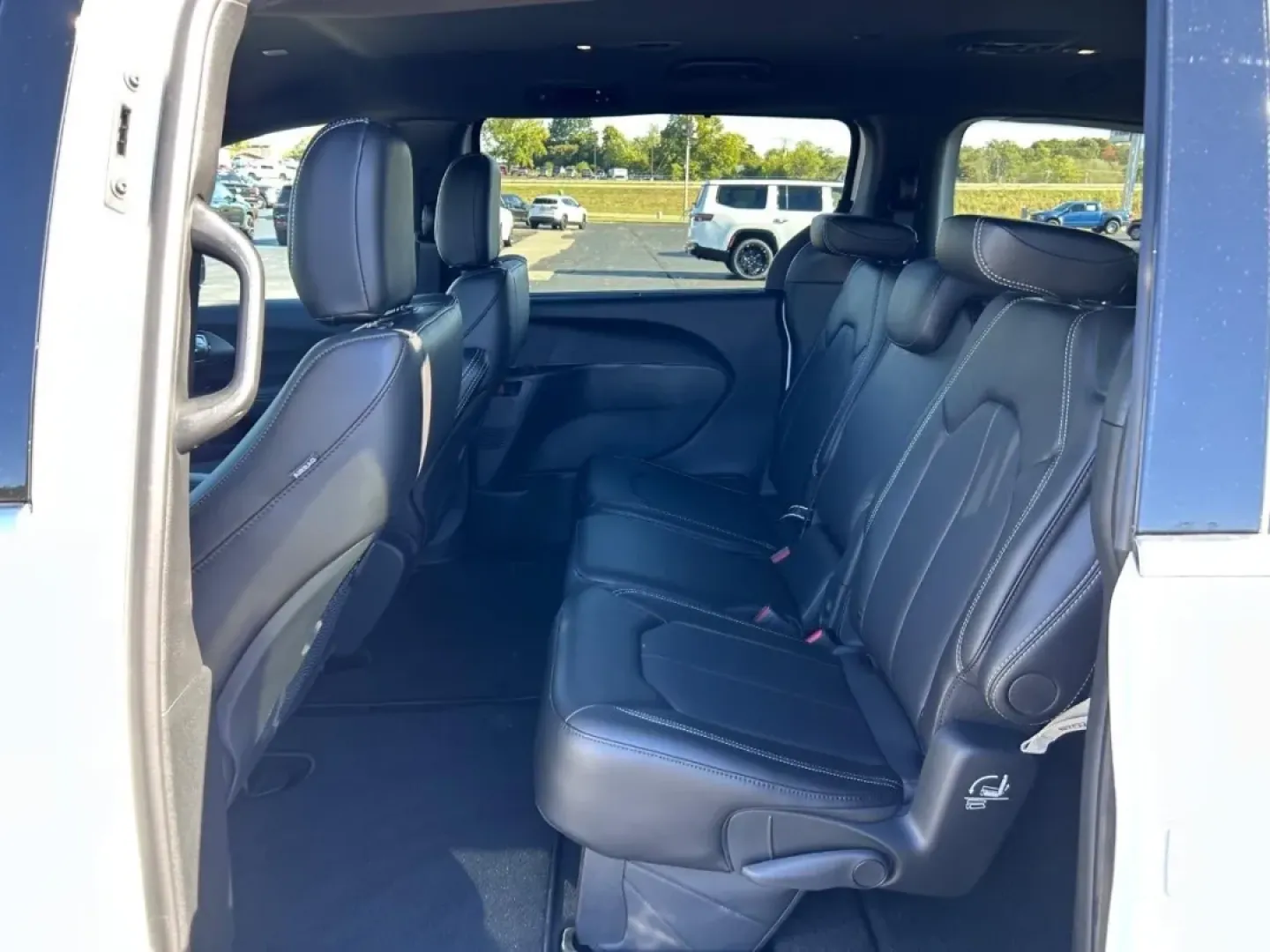 2026 /Black Leather Chrysler Pacifica Select (2C4RC1BG2TR) with an 3.6L V6 24V VVT UPG I engine, Automatic transmission, located at 970 Woodlawn Dr., Farmington, MO, 63640, (573) 431-7800, 37.825642, -90.468674 - Discover the perfect family vehicle with the 2026 Chrysler Pacifica Select, available now at Pettus CDJR Farmington! Imagine embarking on weekend adventures or school runs in a spacious, reliable minivan designed for comfort and convenience. The Pacifica is not just any vehicle; it's a lifestyle upg - Photo#10